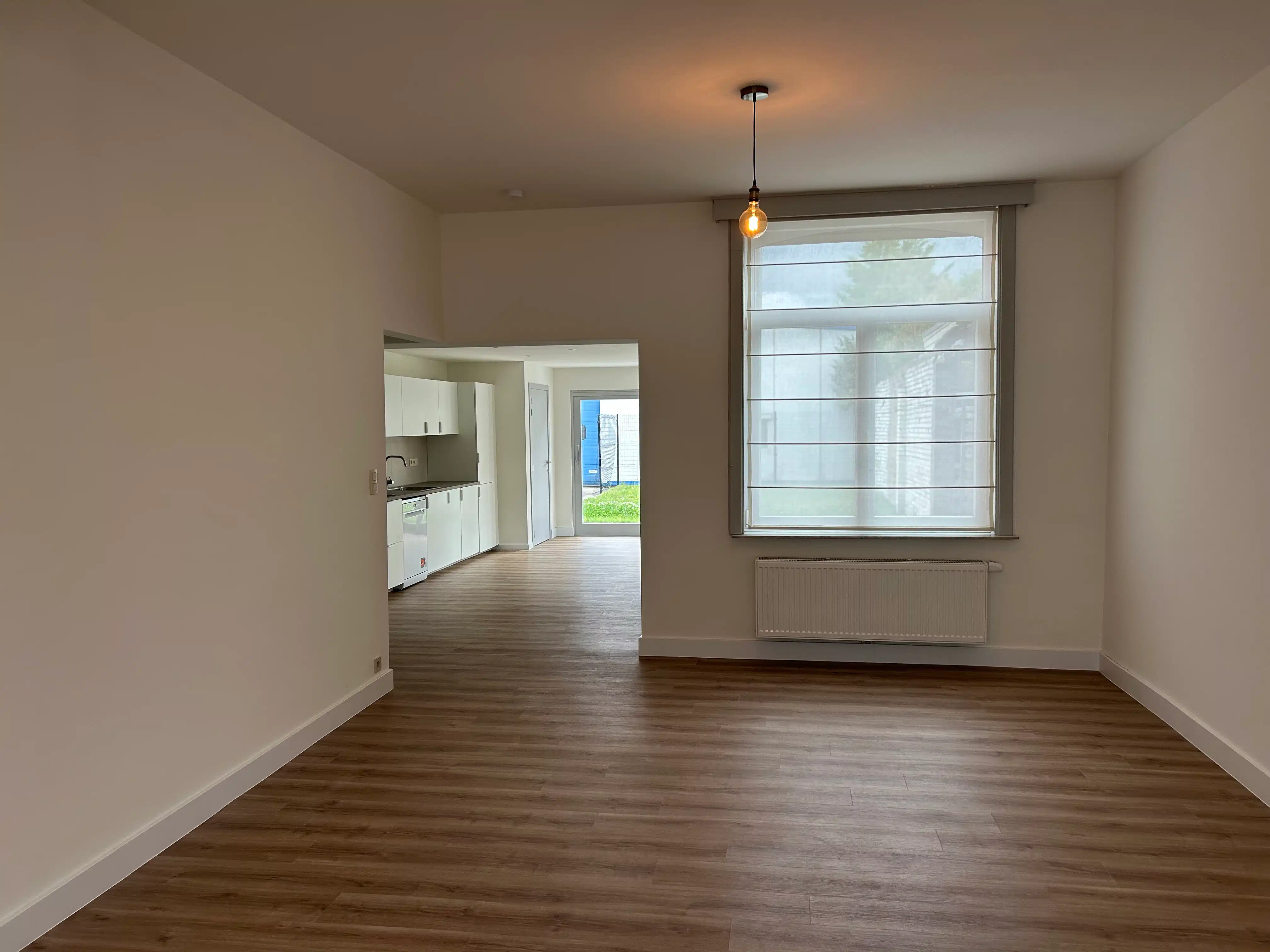 Volledig vernieuwde woning met 3 slaapkamers en tuintje. foto 3