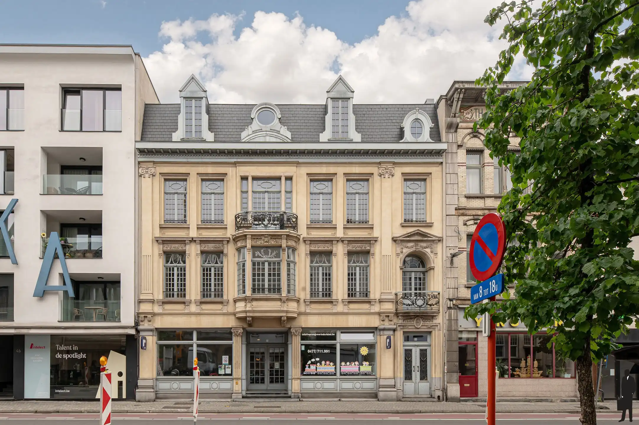 4 gerenoveerde kantoorruimtes (geheel of gedeeltelijk te huren) in een karaktervolle geklasseerde herenwoning met uitstekende bereikbaarheid en ruime parkeervoorzieningen. foto {{pictureIndex}}