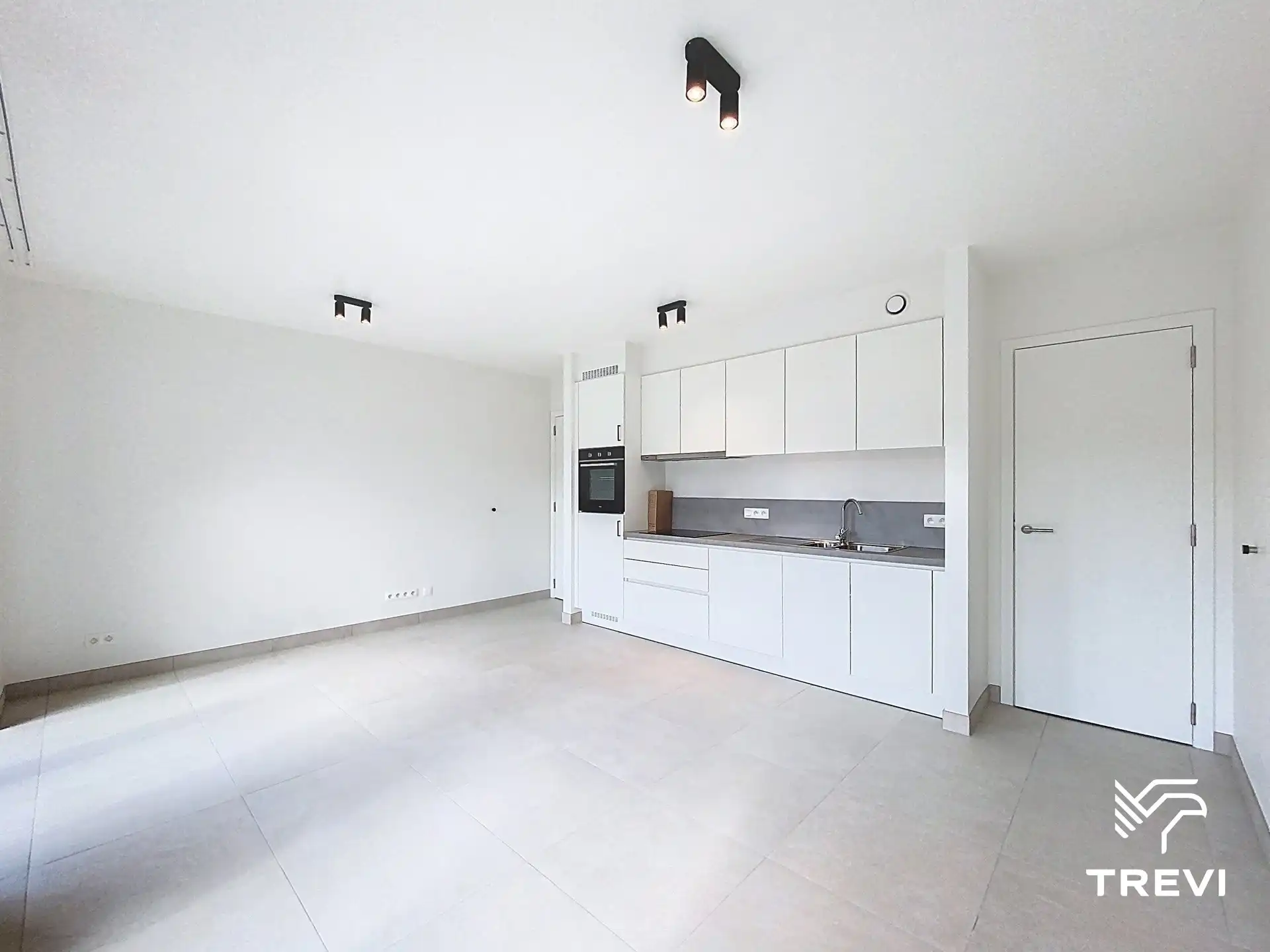 Nieuwe studio met terras in een groene omgeving foto 3