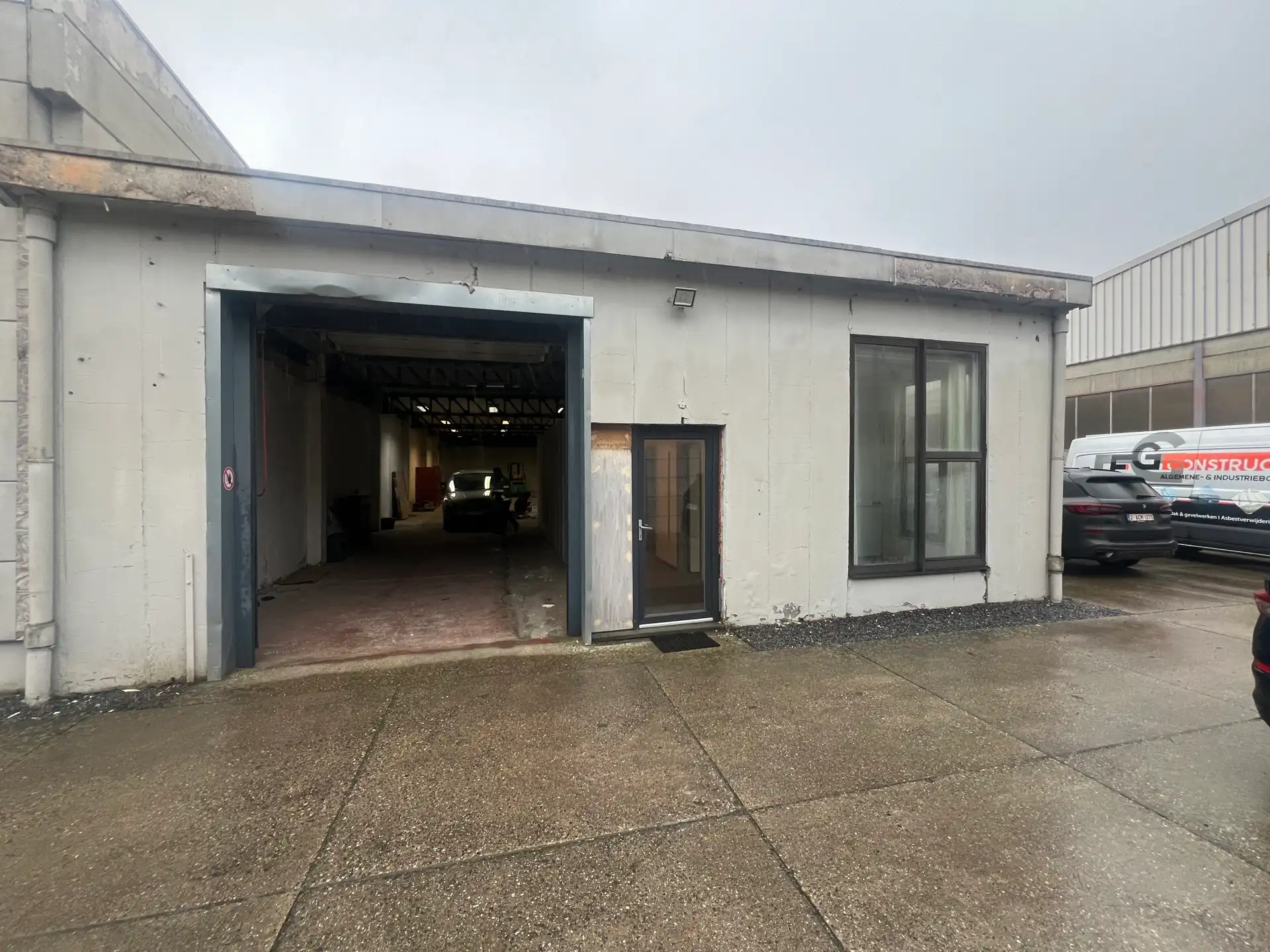 BEDRIJFSGEBOUW VAN 430M² MET KANTOREN  foto 3