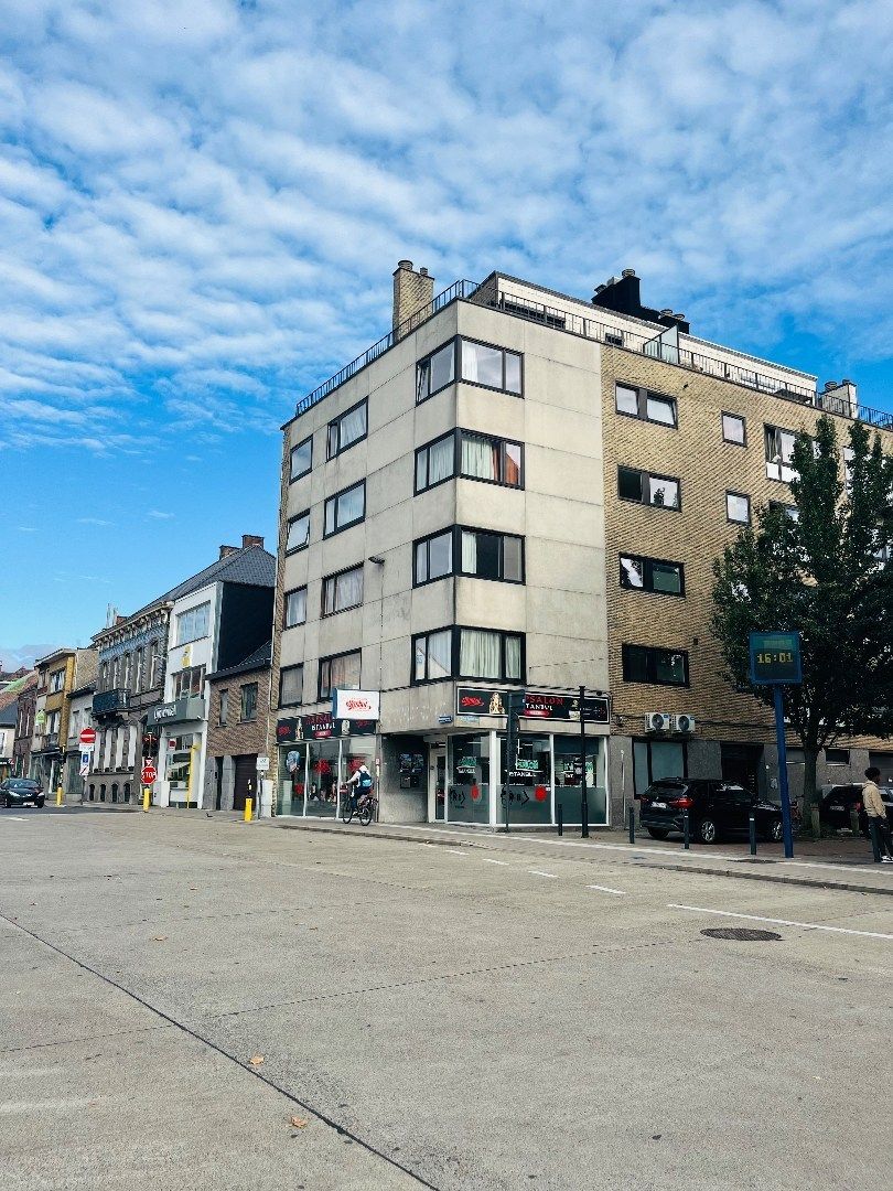 Verhuurde studio (31m²)met open zicht op het station foto {{pictureIndex}}