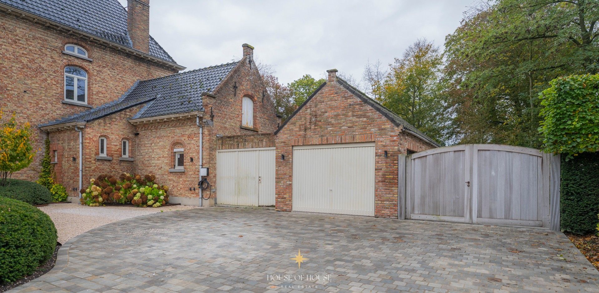 Sfeervolle pastoriewoning met uitzonderlijk potentieel zonder renovatieverplichting foto 29