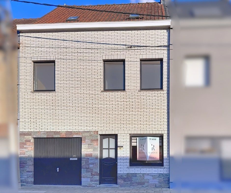 Hoofdfoto van de publicatie: Te renoveren woning in Harelbeke met 6 slaapkamers en veel potentieel