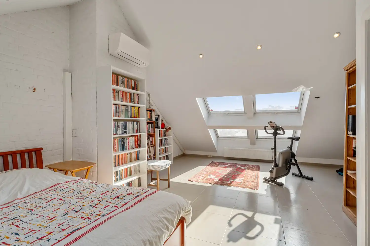 Gerenoveerde en energiezuinige(B-label) woning met 3 slaapkamers, 2 badkamers, een dressing, een garage met een oprit en een tuin nabij het station van Leuven! foto 26