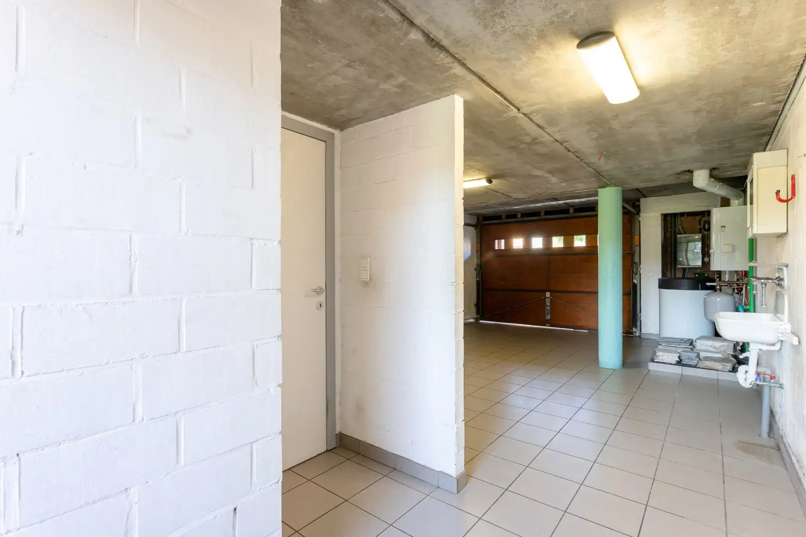 Karaktervolle architectenwoning (EPC B) met 3 slpks, garage en tuin te Lot foto 22
