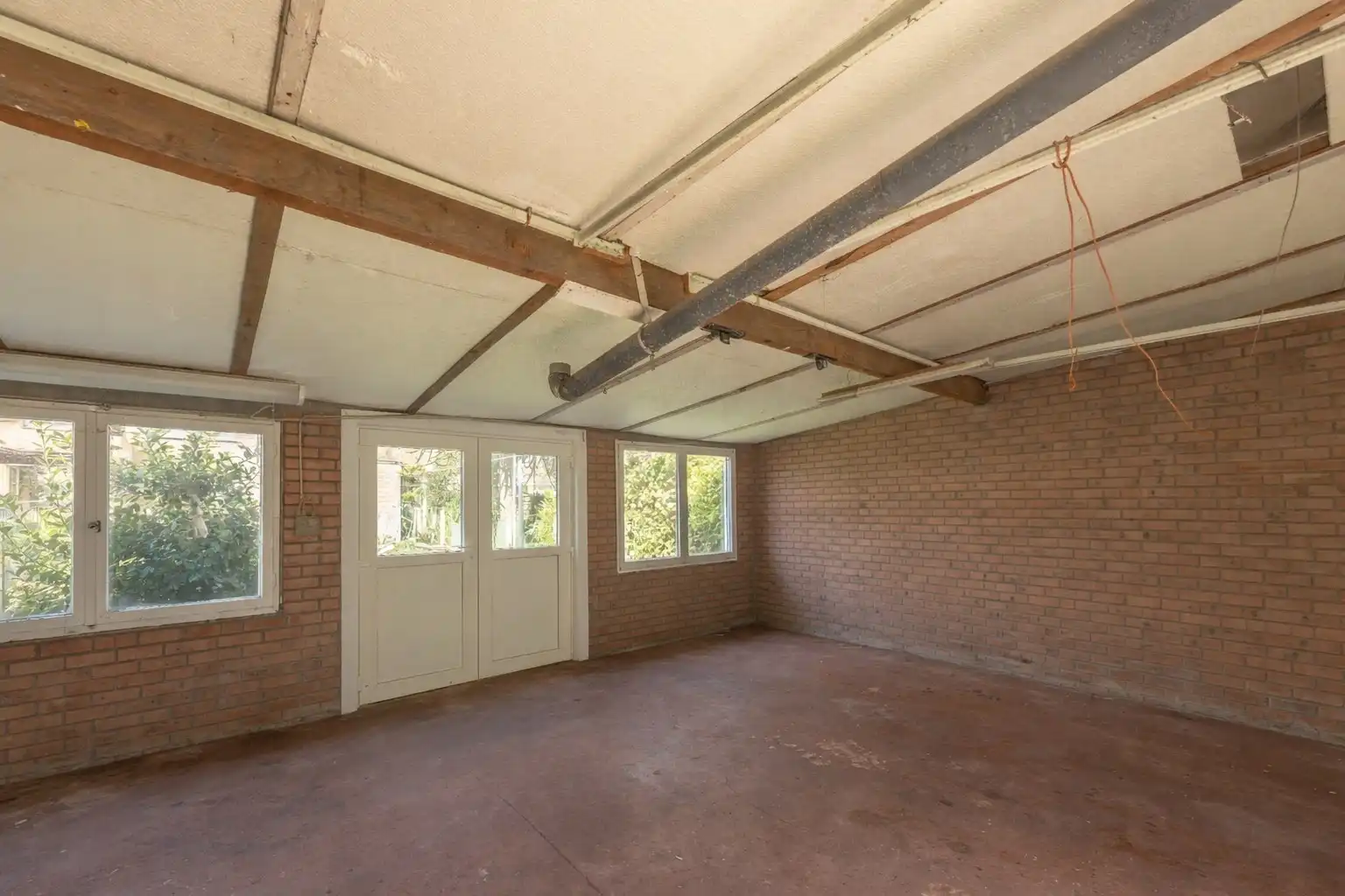 RUSTIG GELEGEN WONING MET DUBBELE GARAGE EN UITWEG!! foto 25