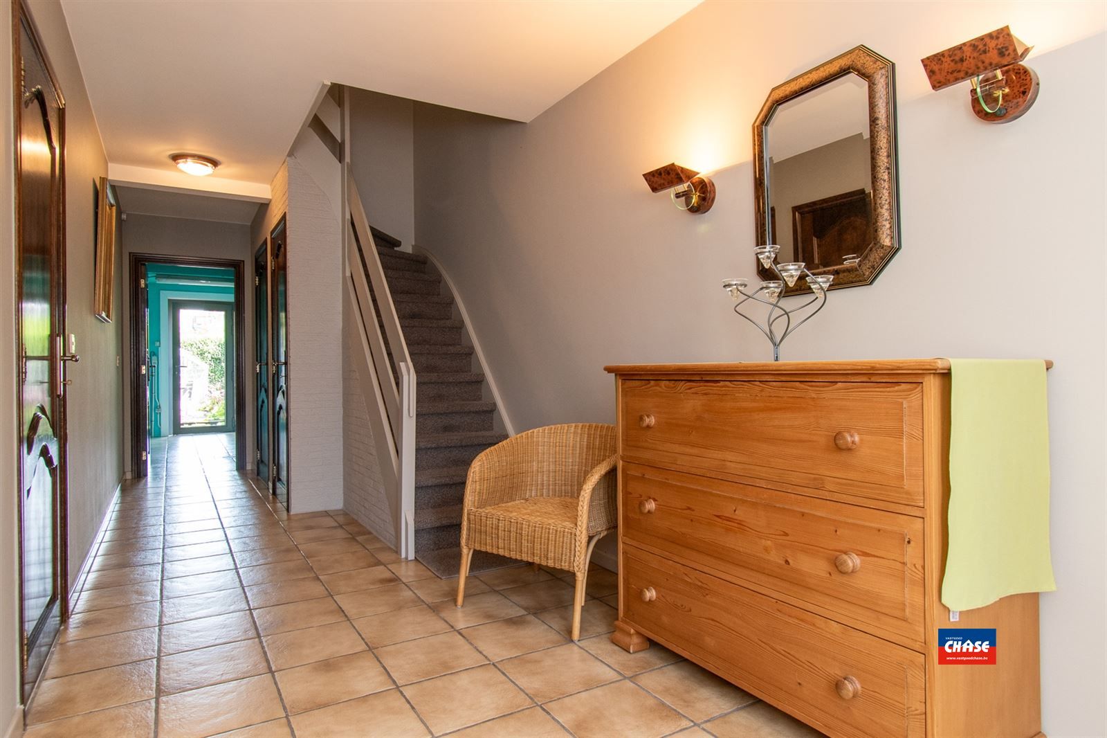 Bel-étage met 3 slaapkamers, garage en tuin foto 2