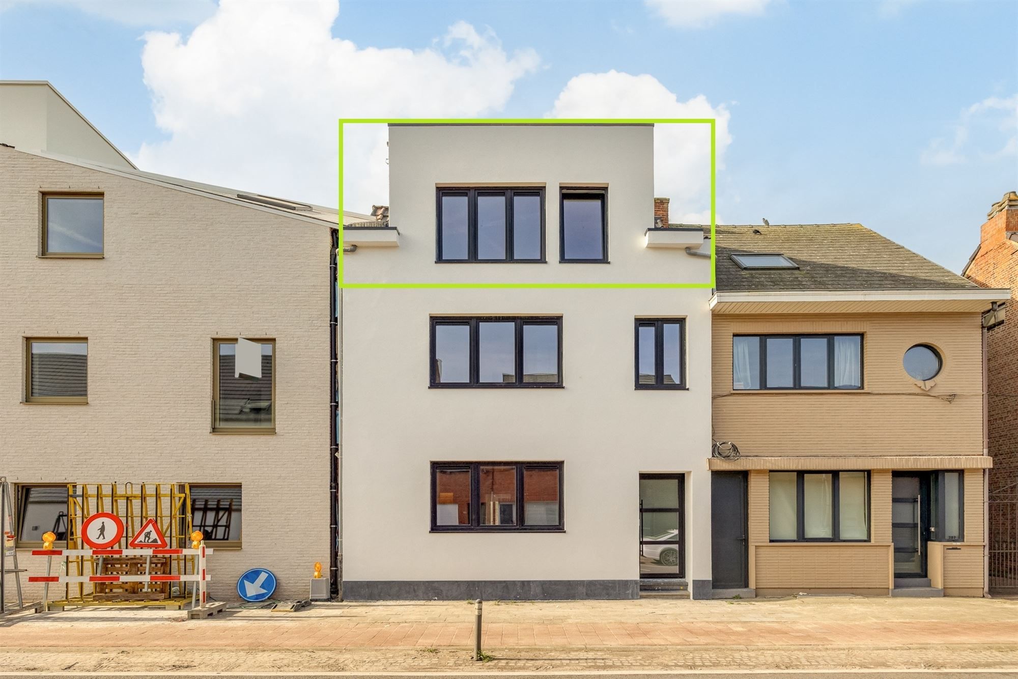 Appartement met twee slaapkamers en terras foto {{pictureIndex}}
