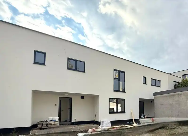 Moderne nieuwbouwwoning met 3 slaapkamers in het hart van Oostakker foto {{pictureIndex}}