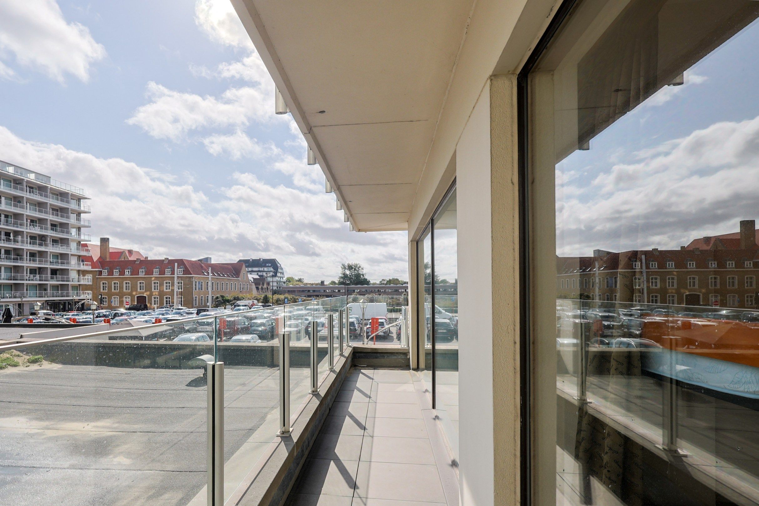 Zonnig appartement met 1 slaapkamer op de Zeedijk van Oostduinkerke foto 5