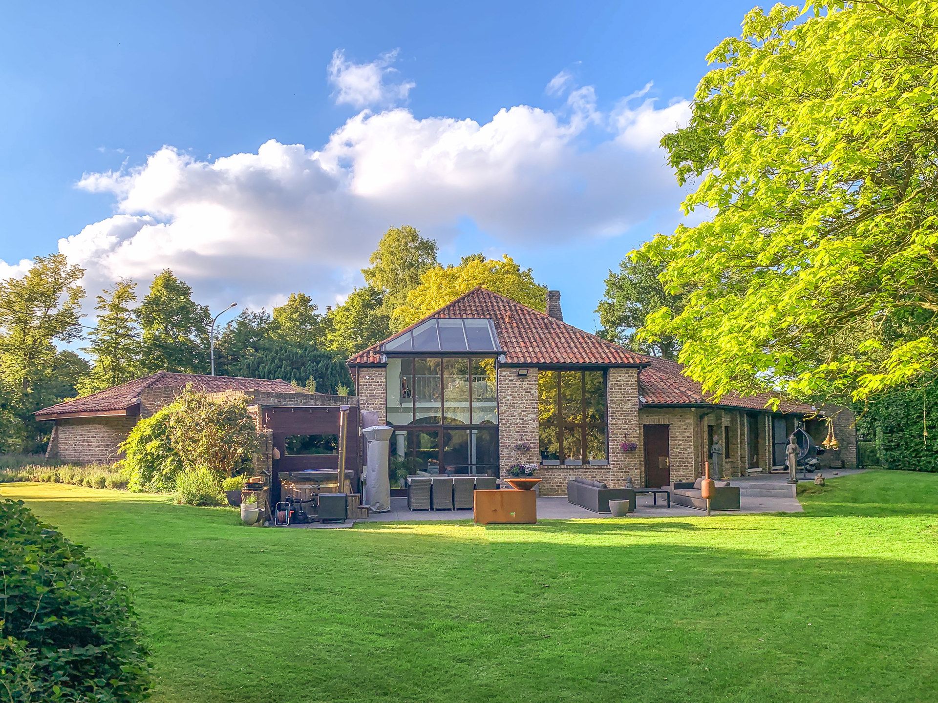 Unieke woning met prachtige tuin en veel privacy foto 19