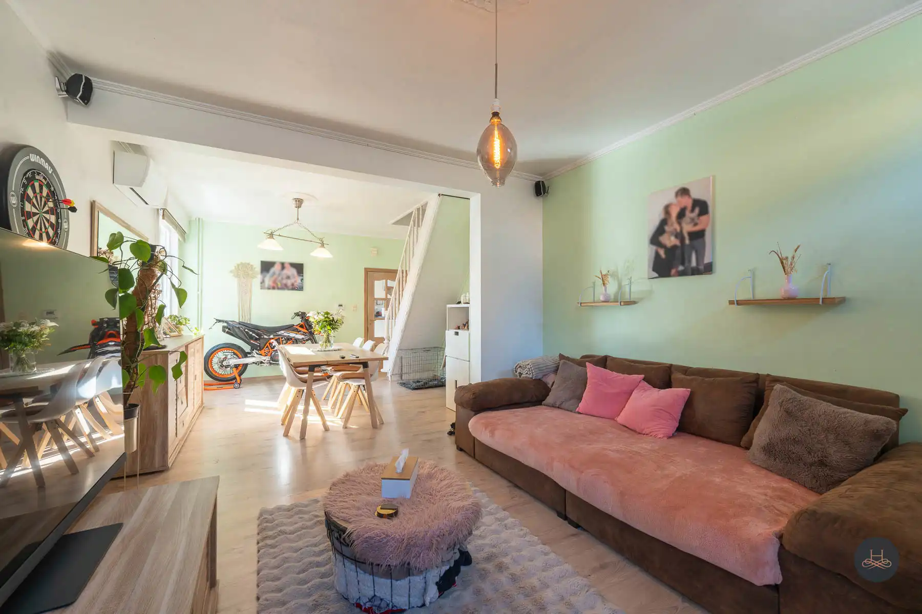 Ruime starterswoning met tuin en dubbele garage foto 5