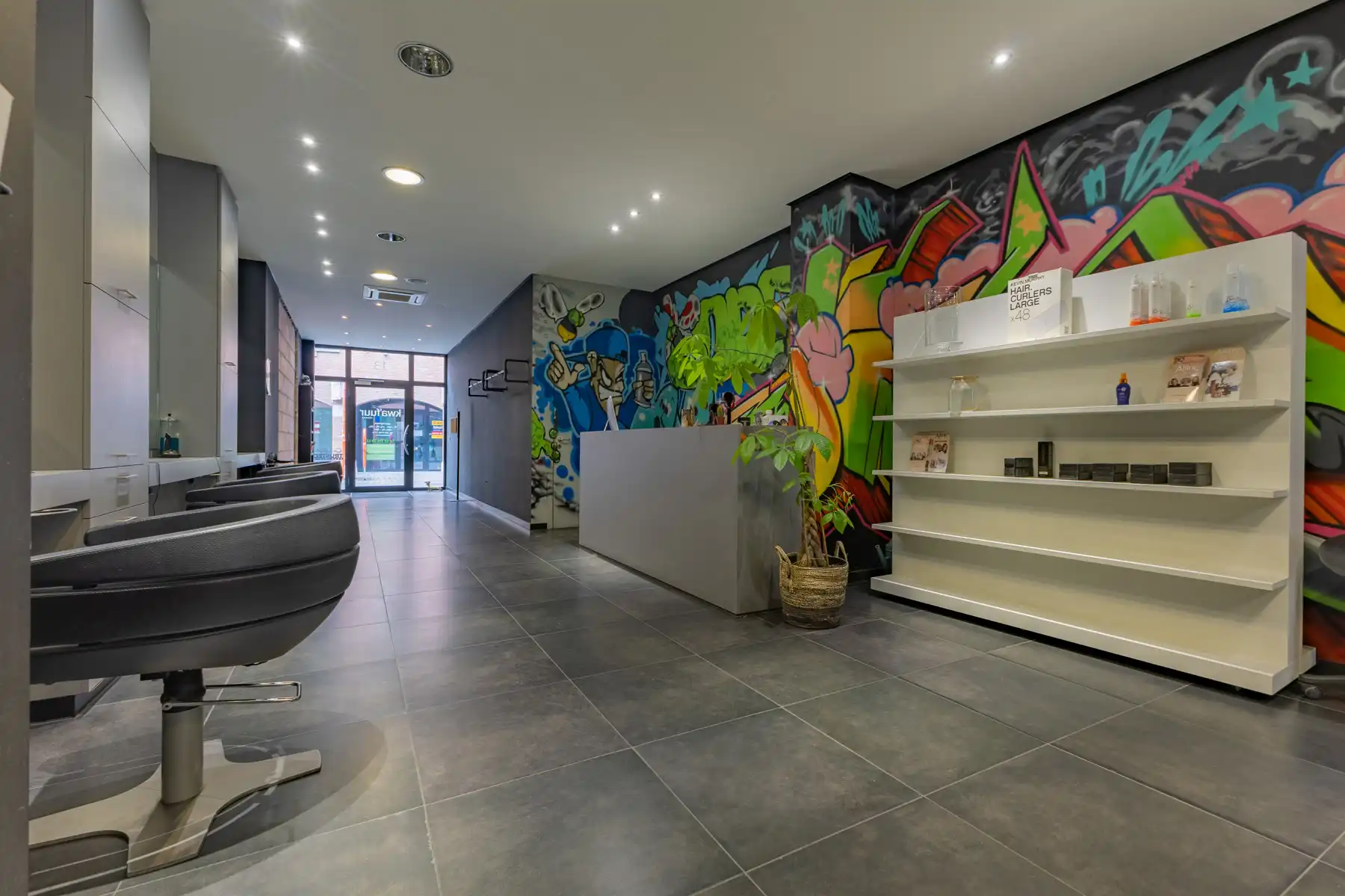 Gunstig gelegen commerciële gelijkvloers in centrum Halle foto {{pictureIndex}}