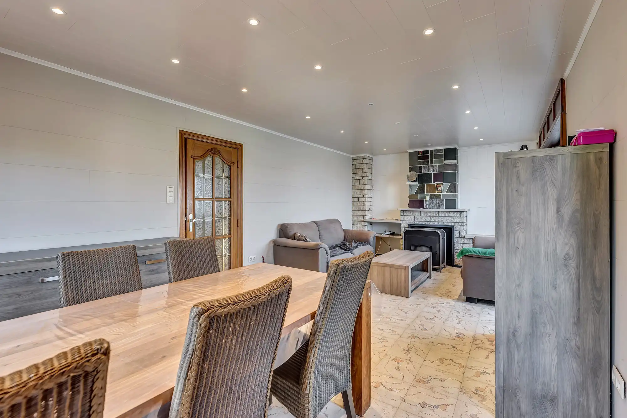 Robuuste woning op ruim perceel foto 3