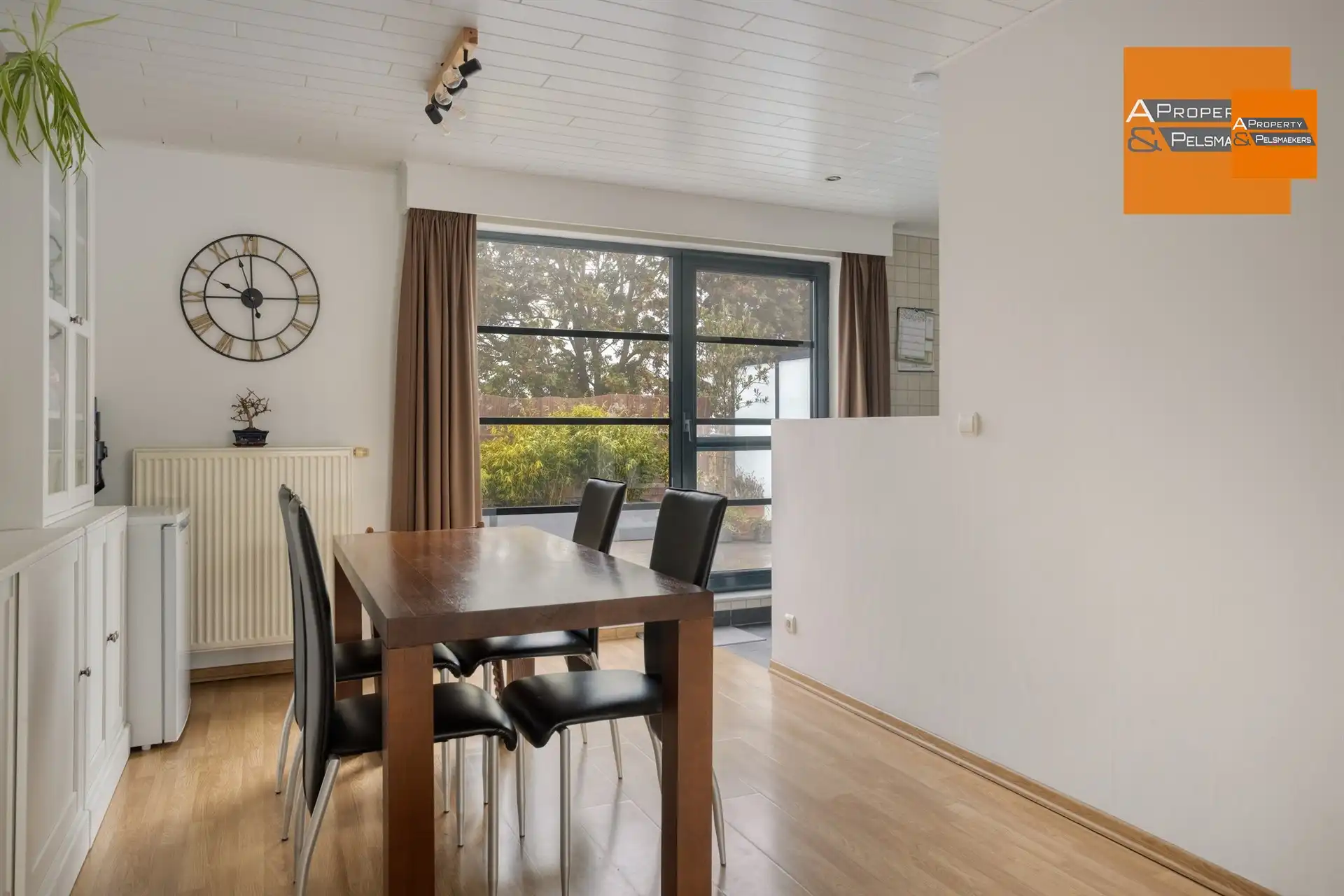 Duplex/triplex foto {{pictureIndex}}