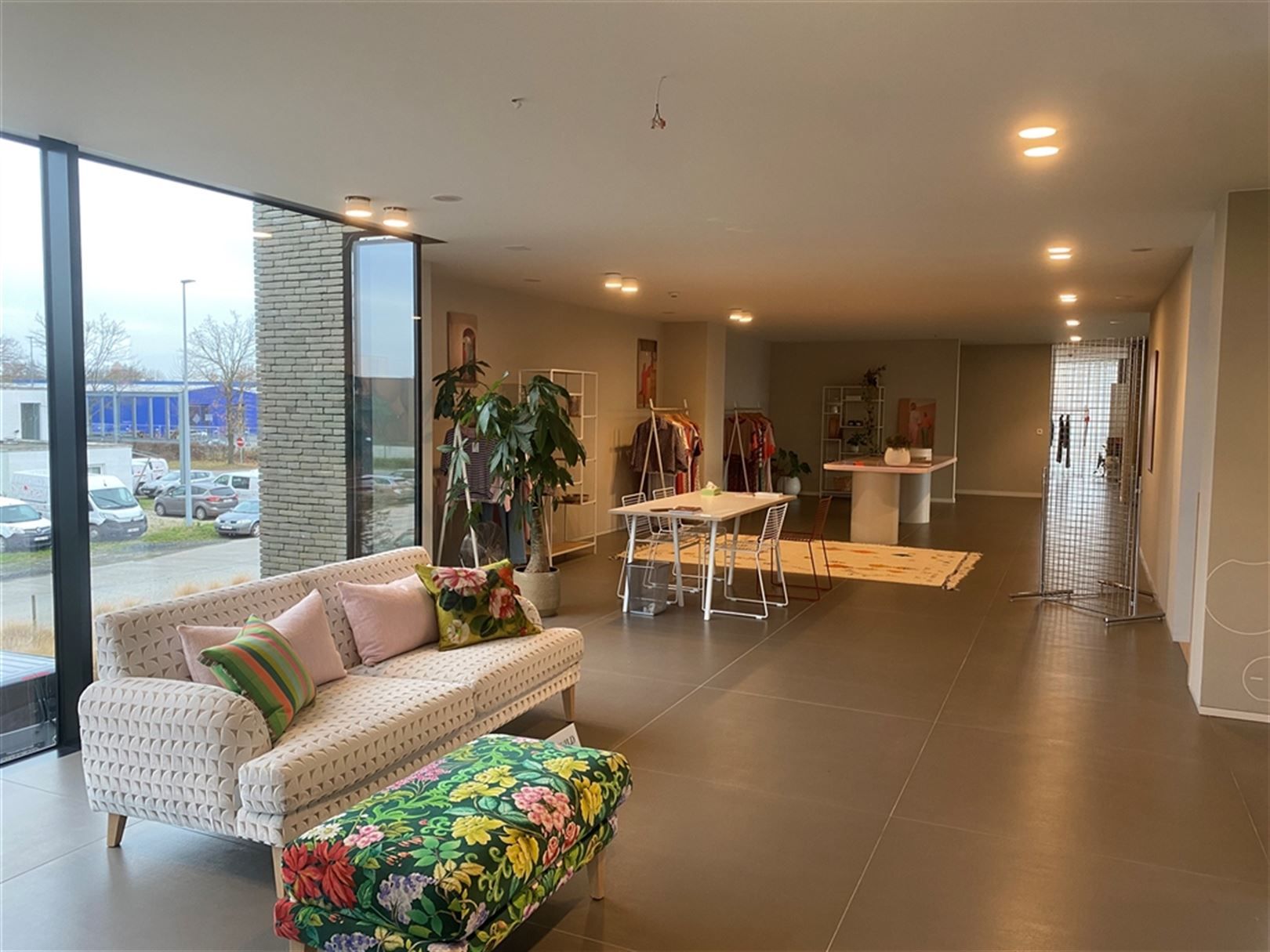 Moderne High-End kantoren aan afrit E17 foto 7