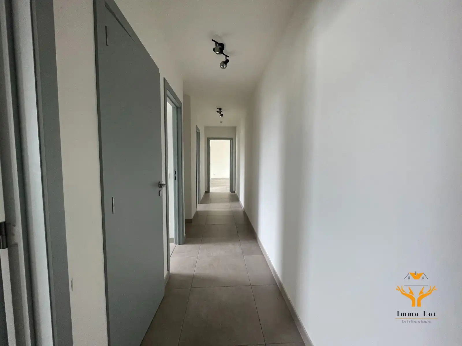 Ruim appartement met 2 slaapkamers foto 9