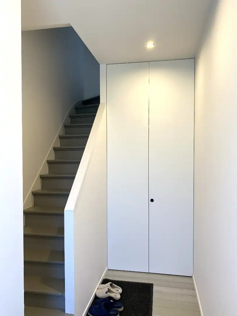INSTAPKLAAR DUPLEX-APPARTEMENT MET 2 SLAAPKAMERS | BUREEL EN STAANPLAATS foto 2