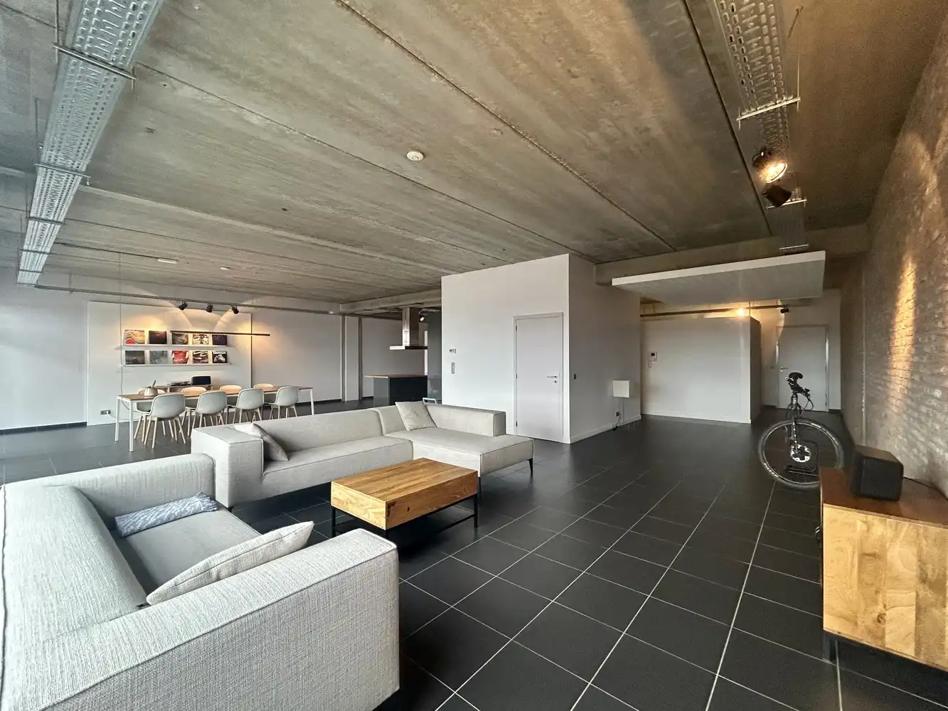 Unieke stijlvolle loft met EPC A en ruim terras te Herent foto {{pictureIndex}}