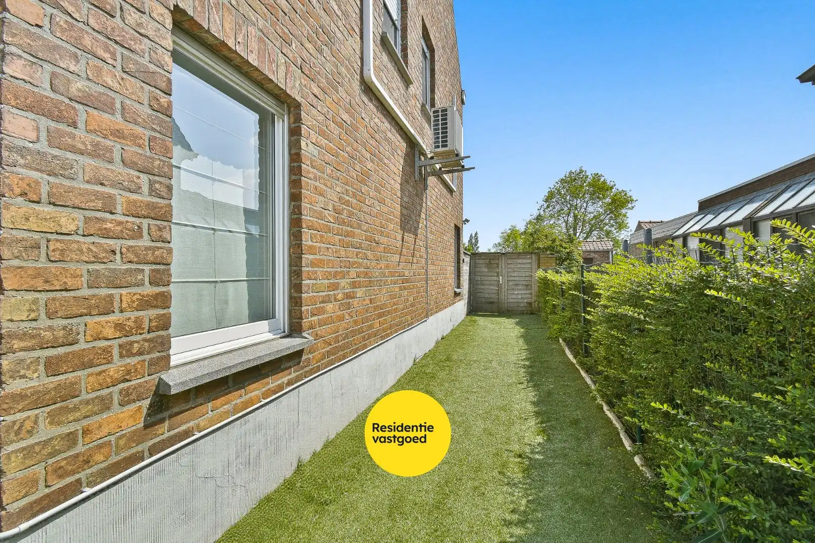 Gezinswoning met ruime tuin foto 28