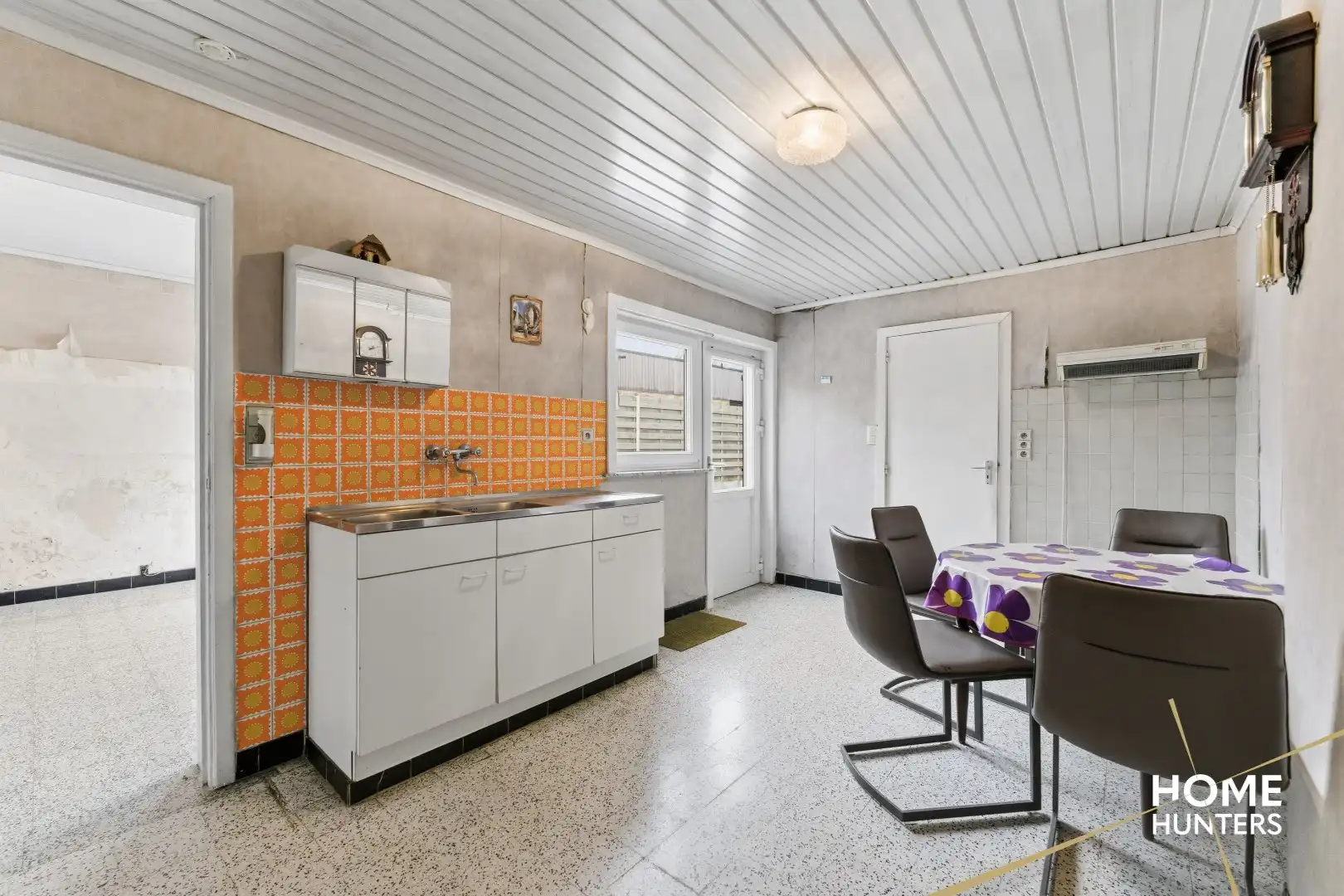 Te renoveren woning met garage en bijgebouw in hartje Poelkapelle! foto 5