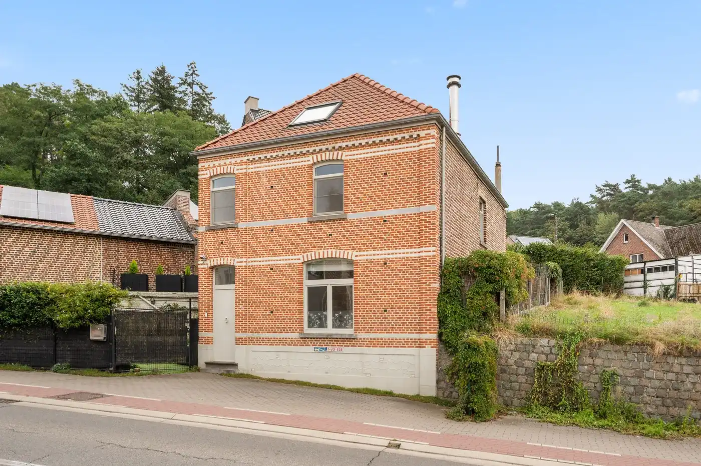 Instapklare karaktervolle woning op uitstekende locatie in Sint-Joris-Weert foto 23
