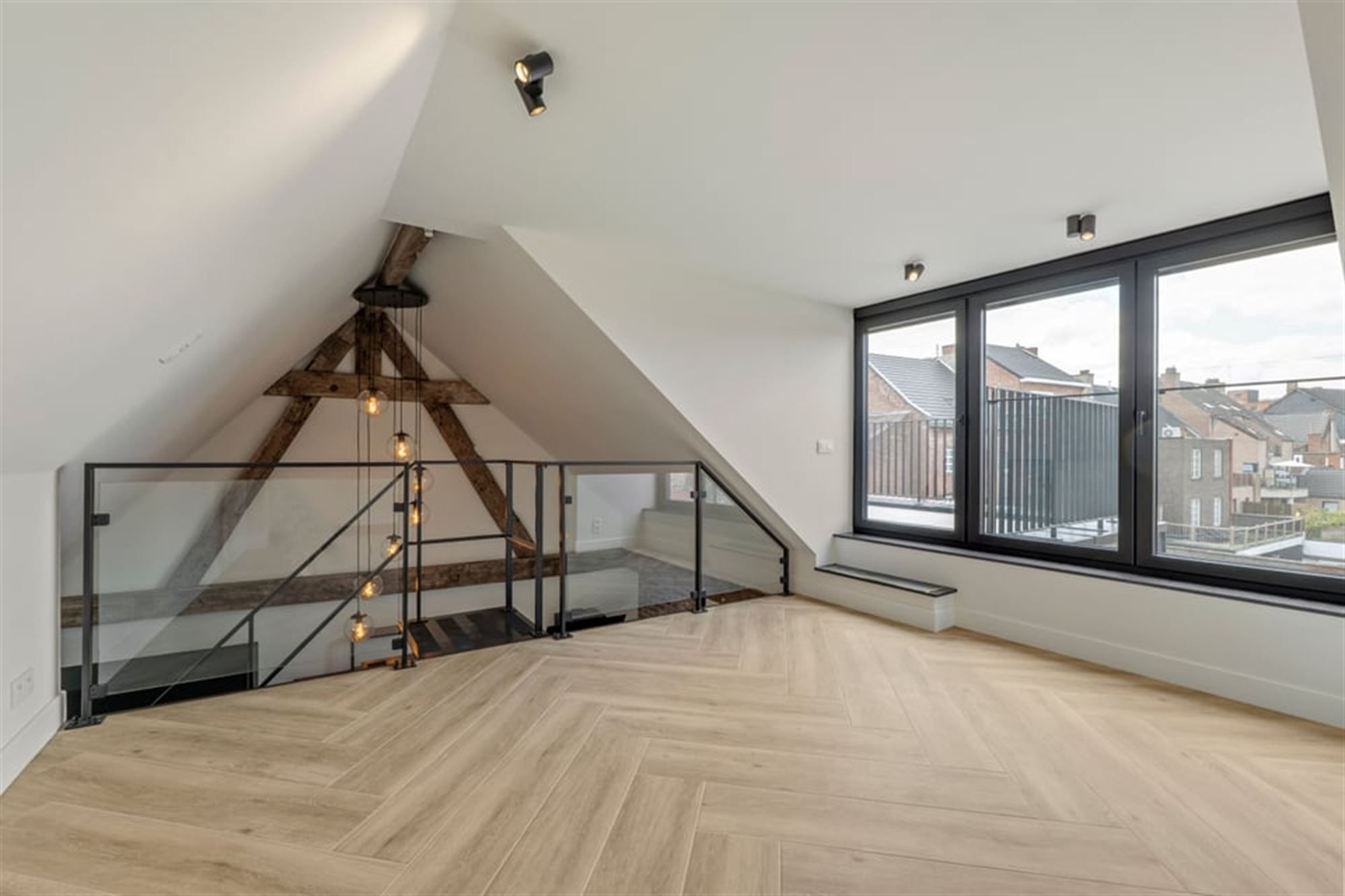 PRACHTIG GERENOVEERD APPARTEMENT MET 2 TERRASSEN TE HUUR MIDDENIN HET CENTRUM VAN SINT-TRUIDEN  foto 22
