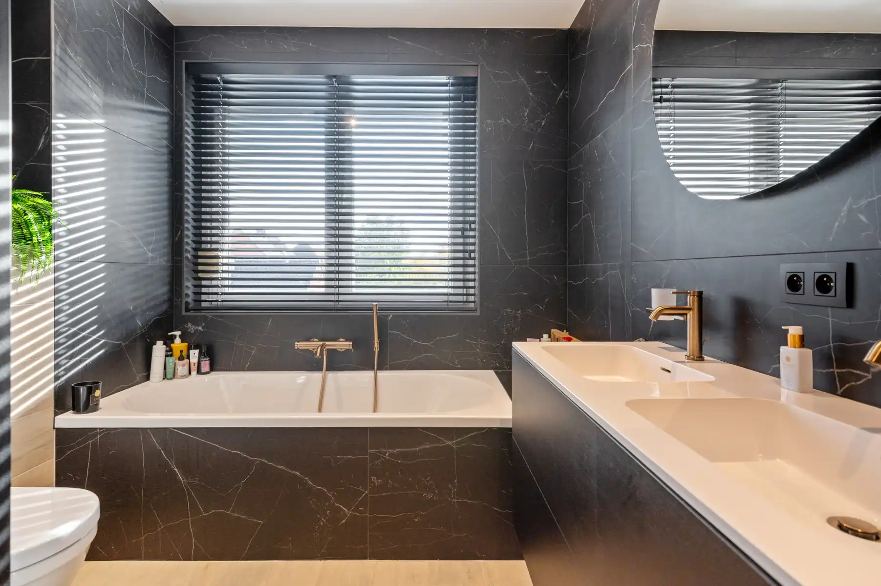 Ruime woning op toplocatie foto 23