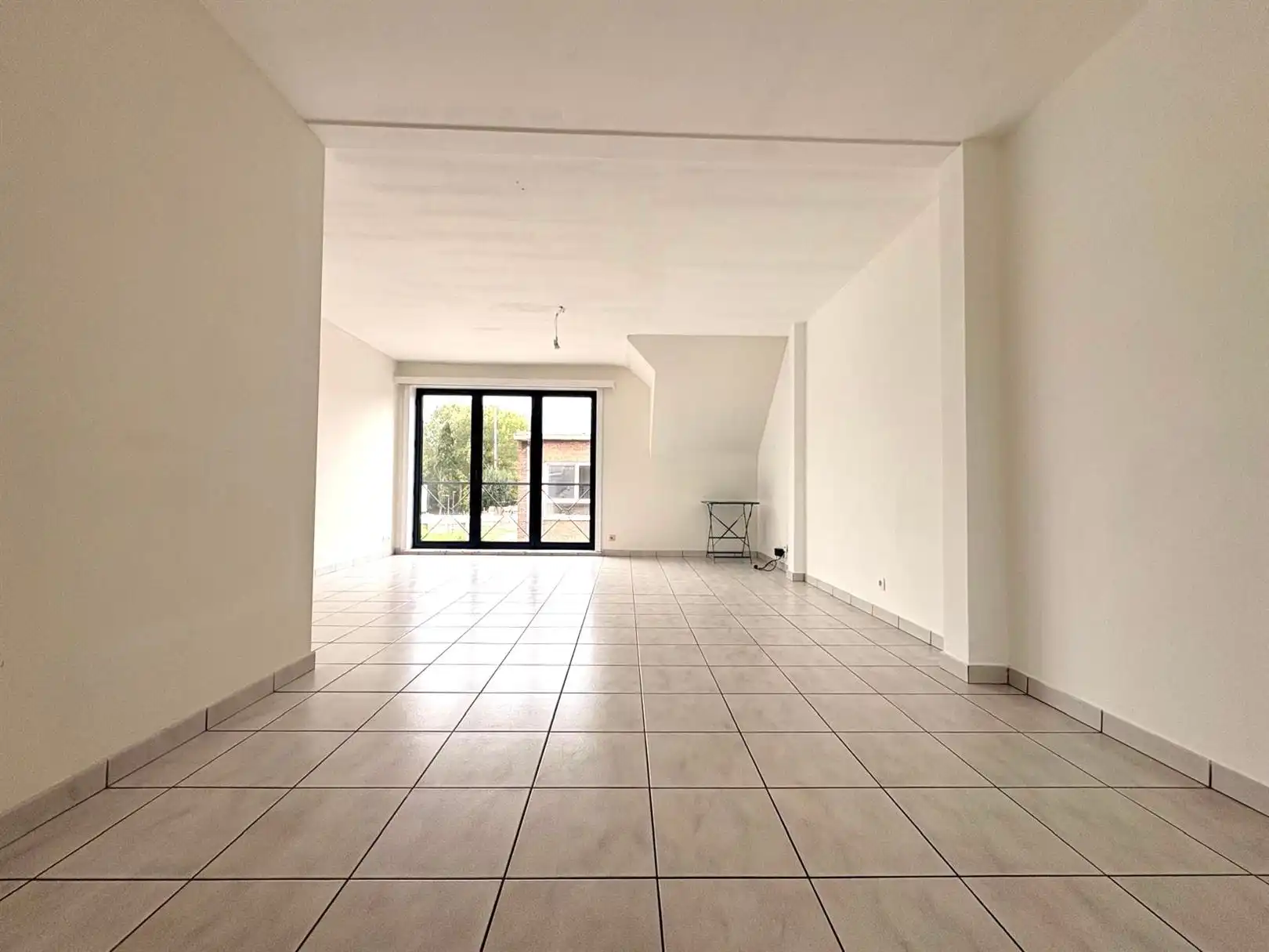 Ruim 2-slaapkamerappartement met lift en autostaanplaats in Sint-Gillis-Dendermonde foto 2
