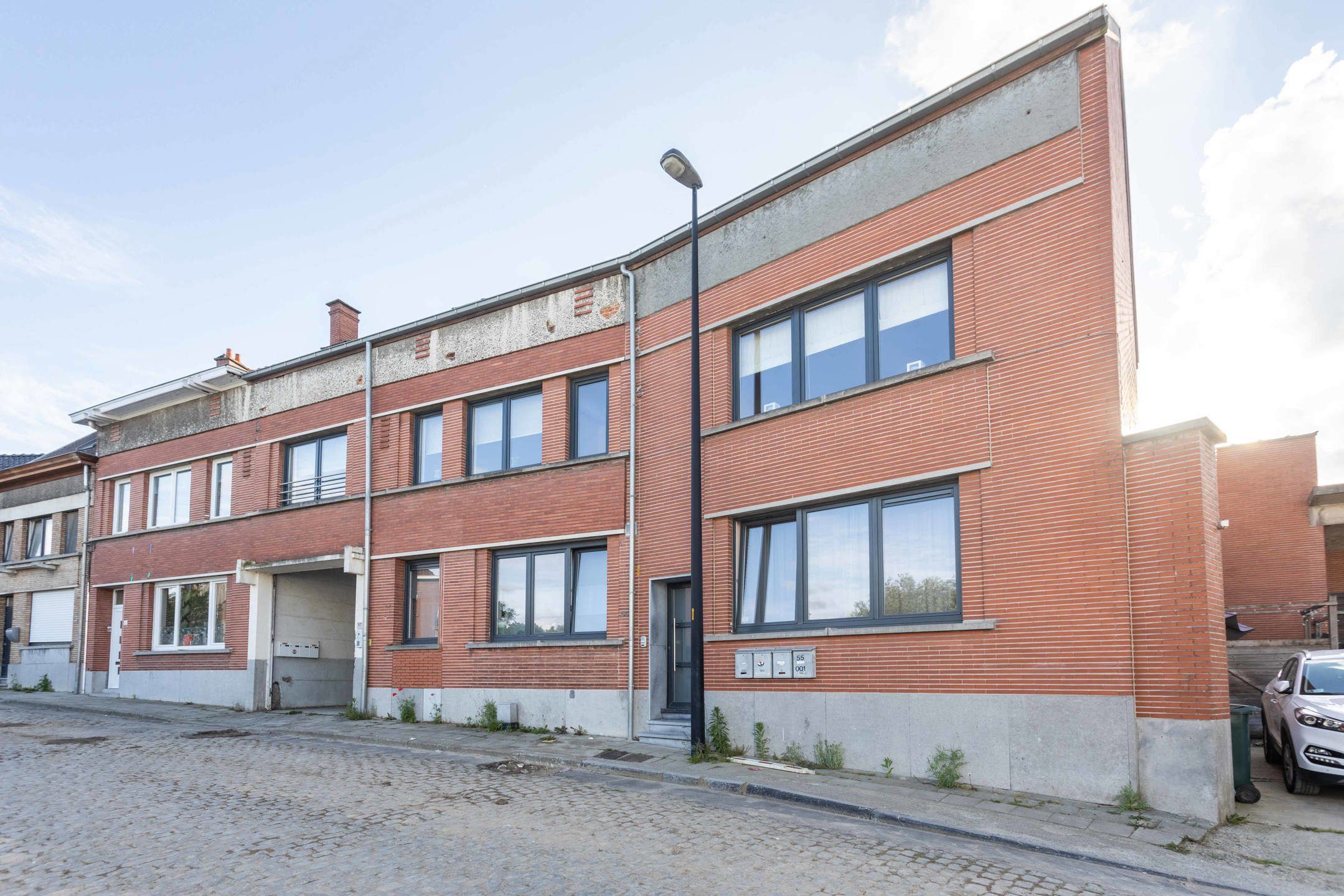 Rustig gelegen, gelijkvloers appartement met terras. foto {{pictureIndex}}