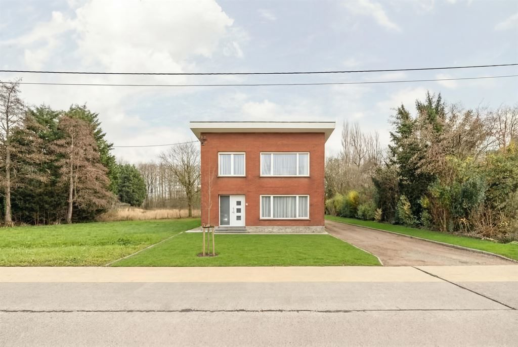 Hoofdfoto van de publicatie: Te renoveren woning met achterliggend weiland