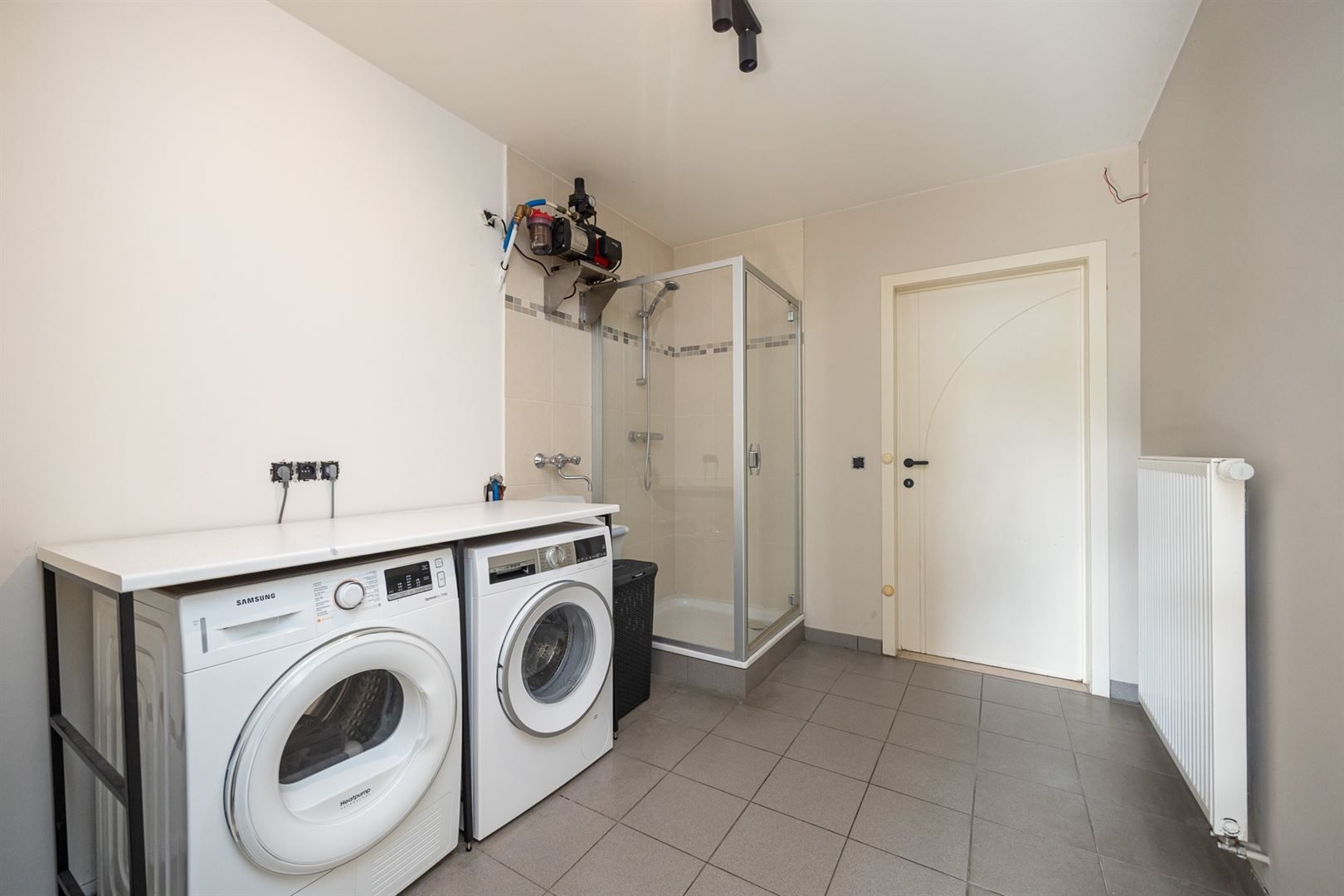 Instapklare woning met tuin en garage! foto 25