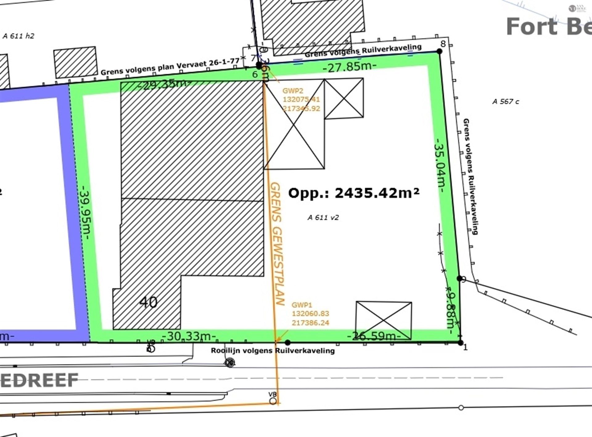 Degelijke woning met garage en grote bijgebouwen op prachtig perceel van 2435m².  foto 12