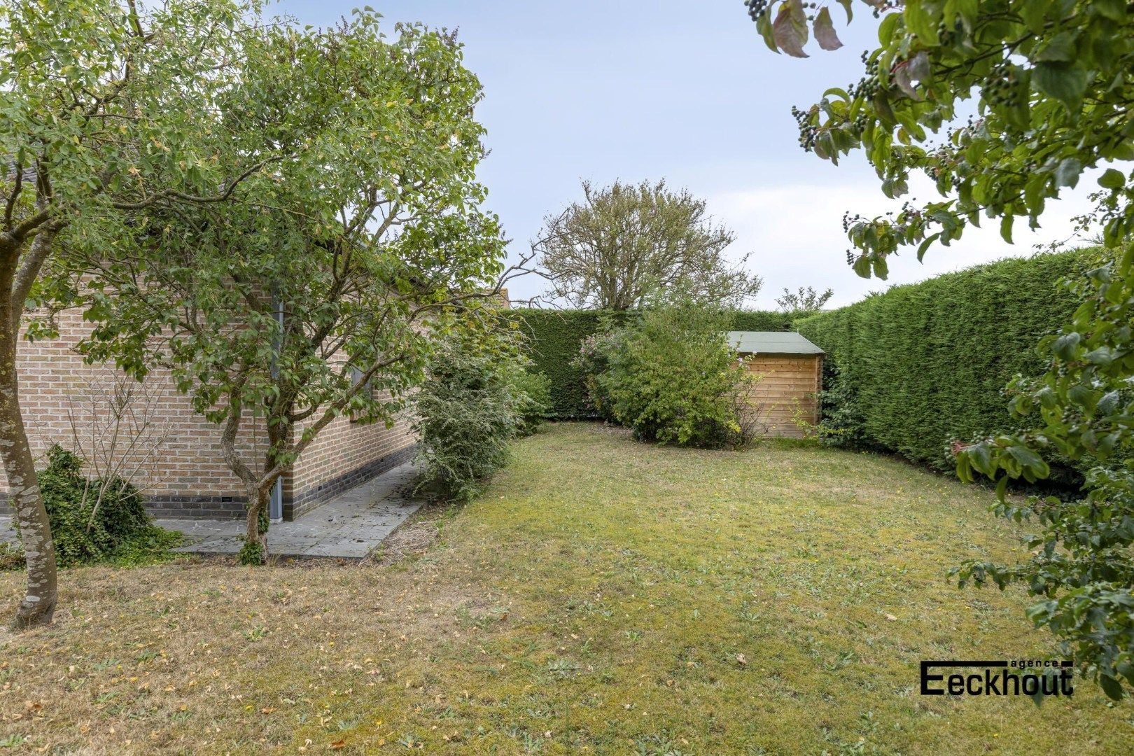Verzorgde villa met garage in een brede, rustige straat in residentiële wijk! foto 10