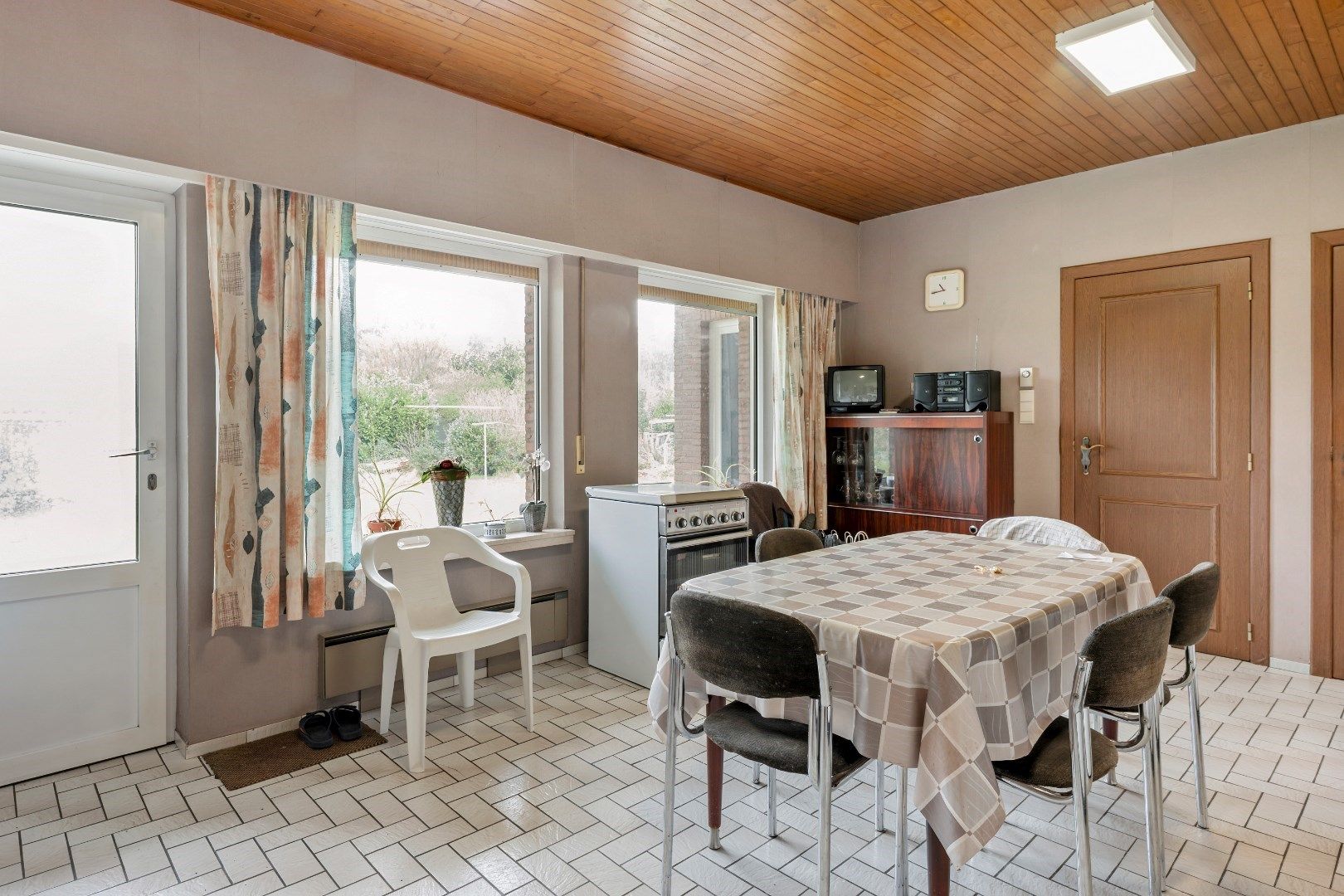 Woning met tuin, garage en 3 slaapkamers met 1715m² oppervlakte foto 12