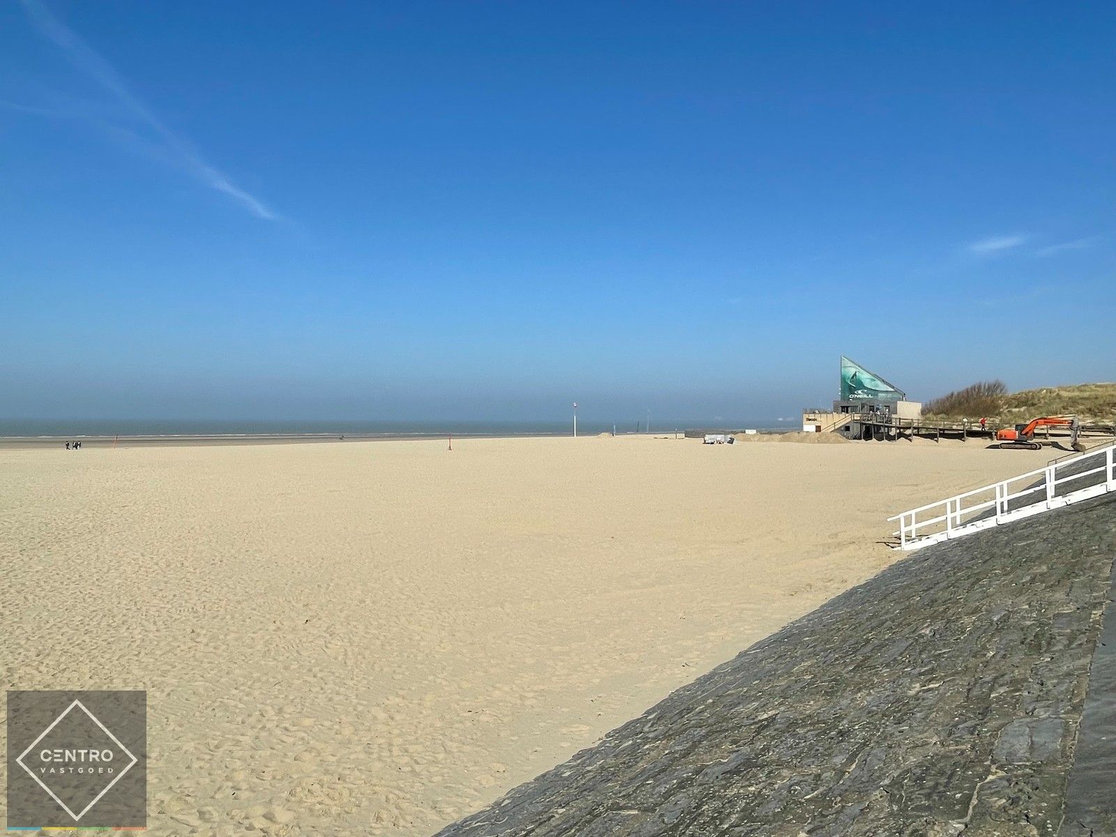 NB HANDELSRUIMTE (147m²) met voortuin en ruime KELDER (84m²). Op de zeedijk van Blankenberge, tegenover vernieuwde pier! foto 8