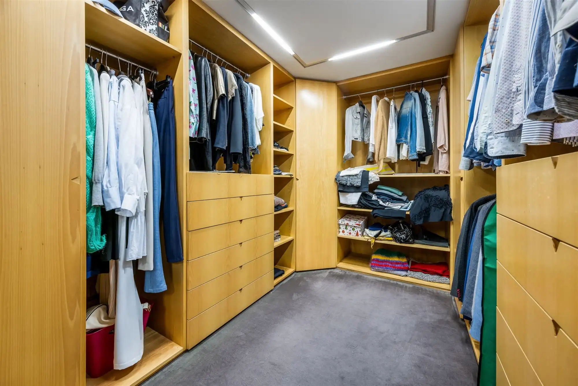 UNIEKE EIGENDOM MET 24 PAARDENSTALLEN EN BINNENPISTE OP CA 10 HECTARE TE PAAL-BERINGEN foto 38