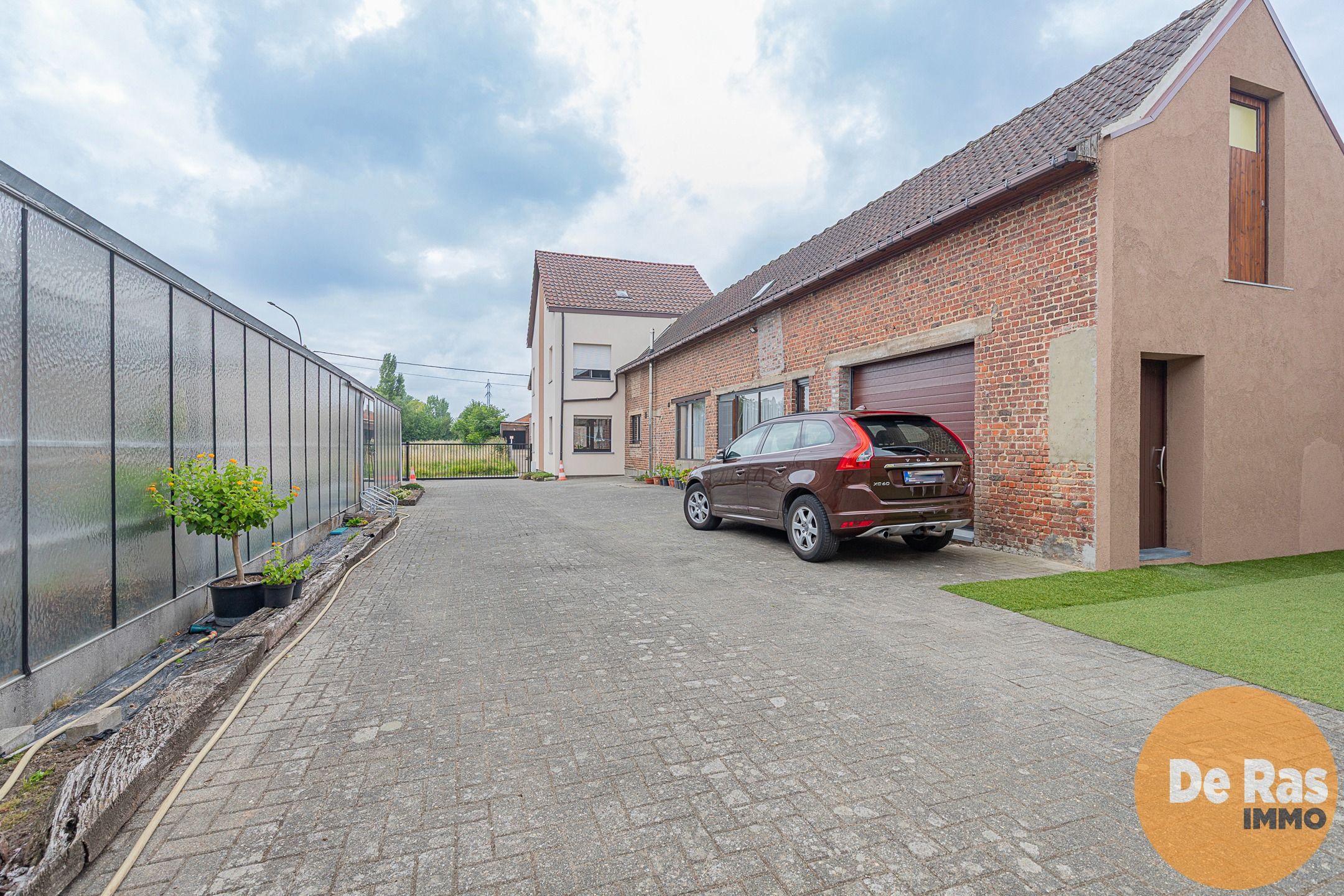 ERPE-MERE - Goed onderhouden woning met magazijn en serres foto 34