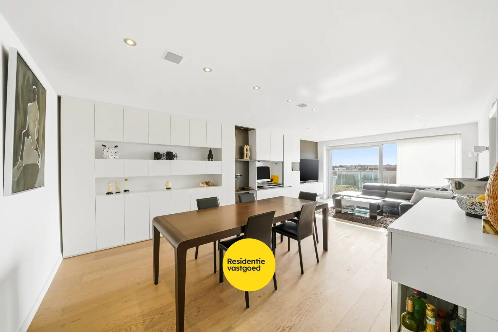 Ruim appartement met 3 slaapkamers, 2 terrassen, garage en staanplaats in Oostende foto 2