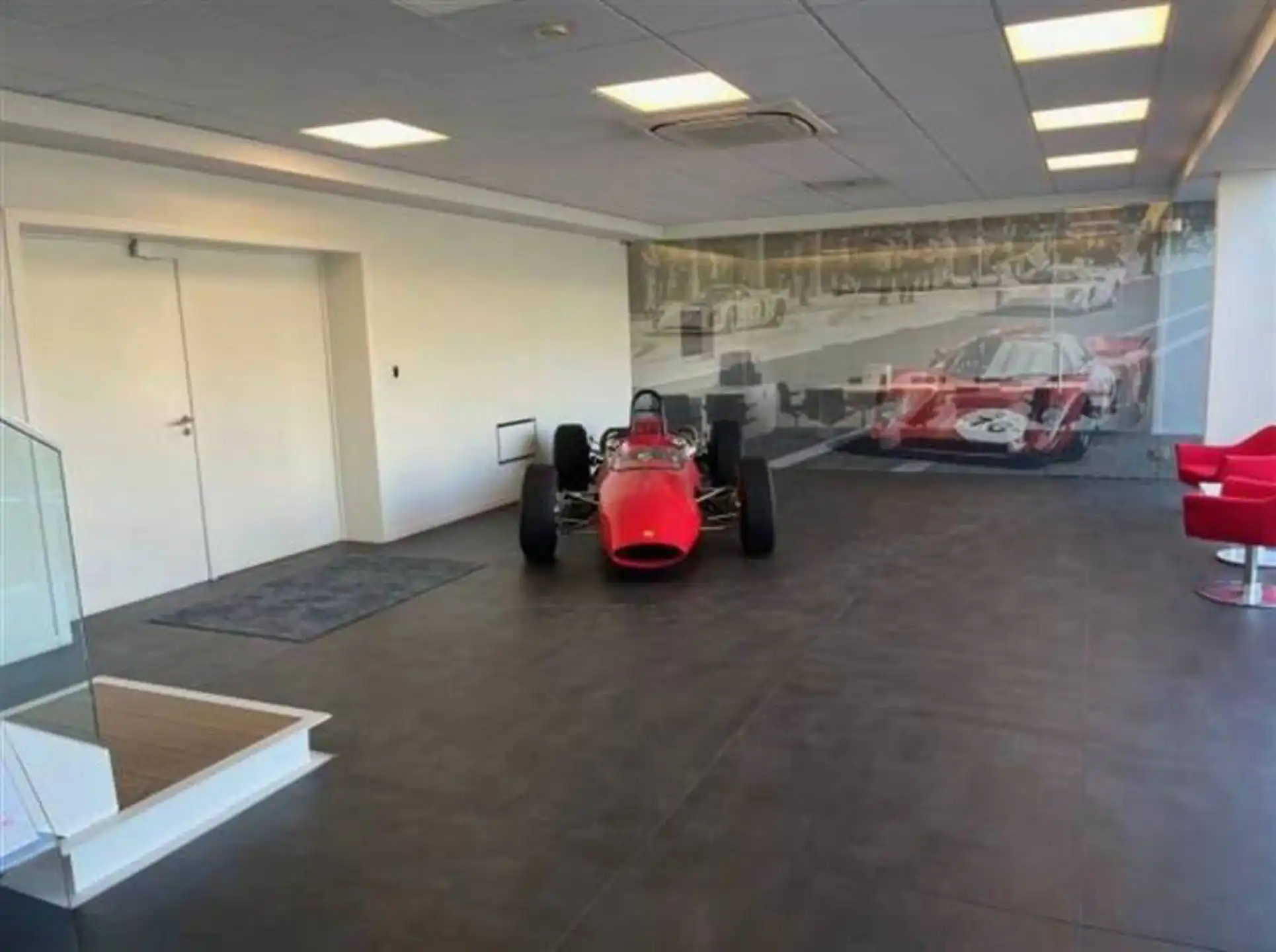 Magazijn met kantoren te Zwijndrecht foto 4