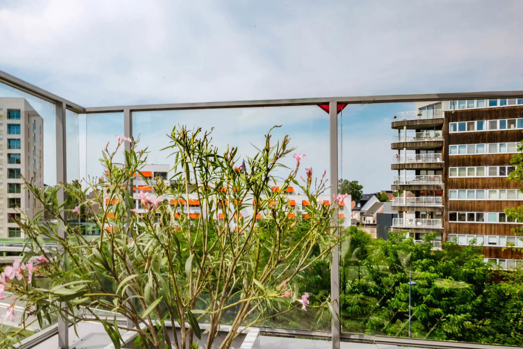 Dakappartement met één slaapkamer en ruim hoekterras te Gent foto 5