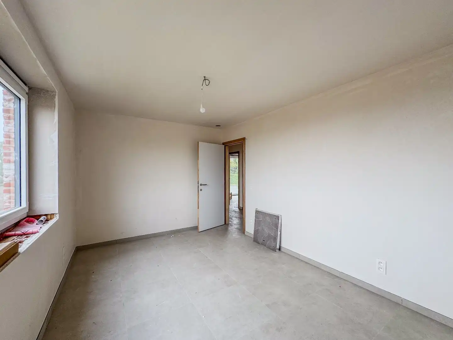 Nieuwbouwwoning met 4 slaapkamers, carport en tuin foto 14