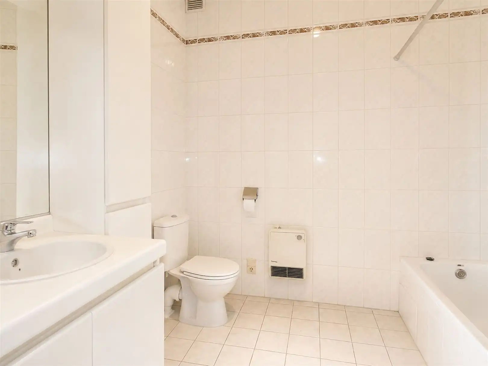 Appartement met twee slaapkamers en terras foto 9