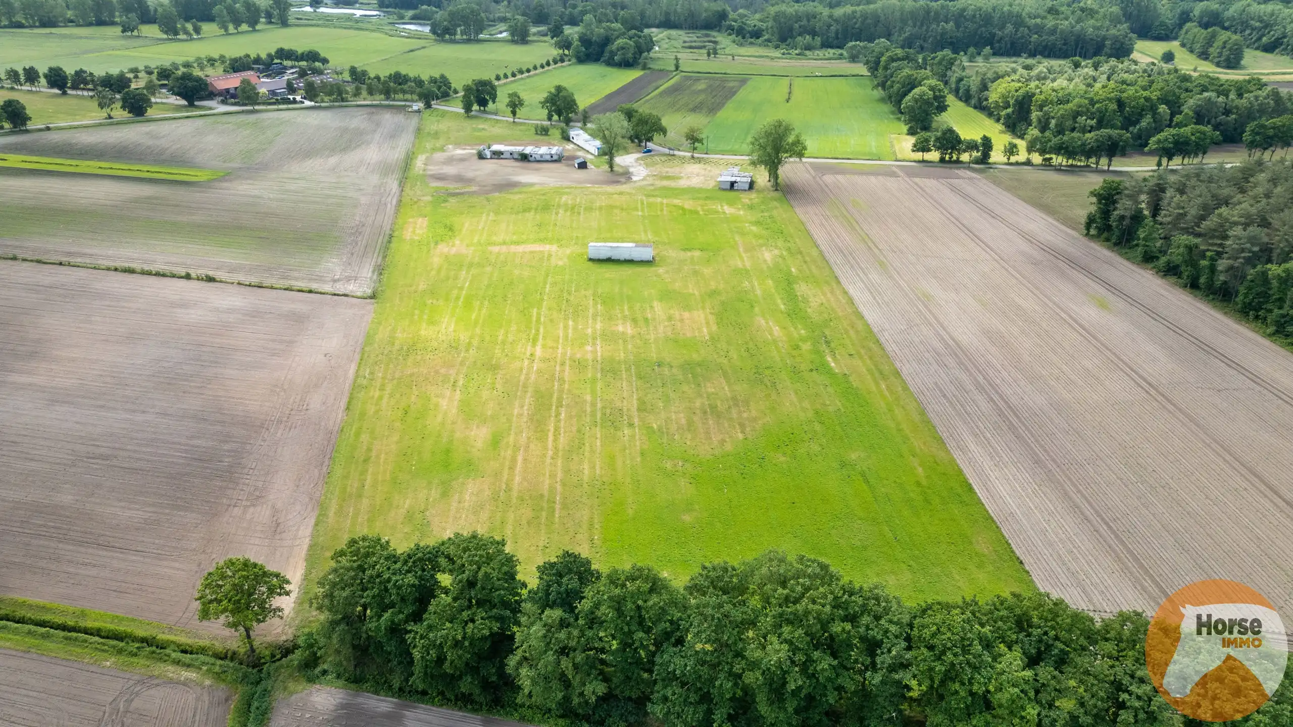 BOCHOLT - Weide met stalgebouwen op +/- 4ha35a foto 2