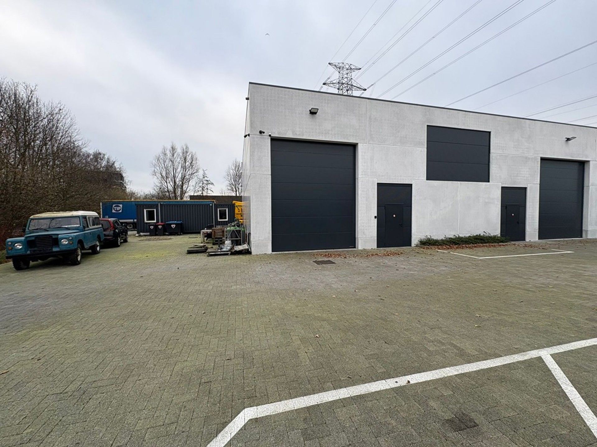 Moderne KMO unit (430m²) te huur. foto 5