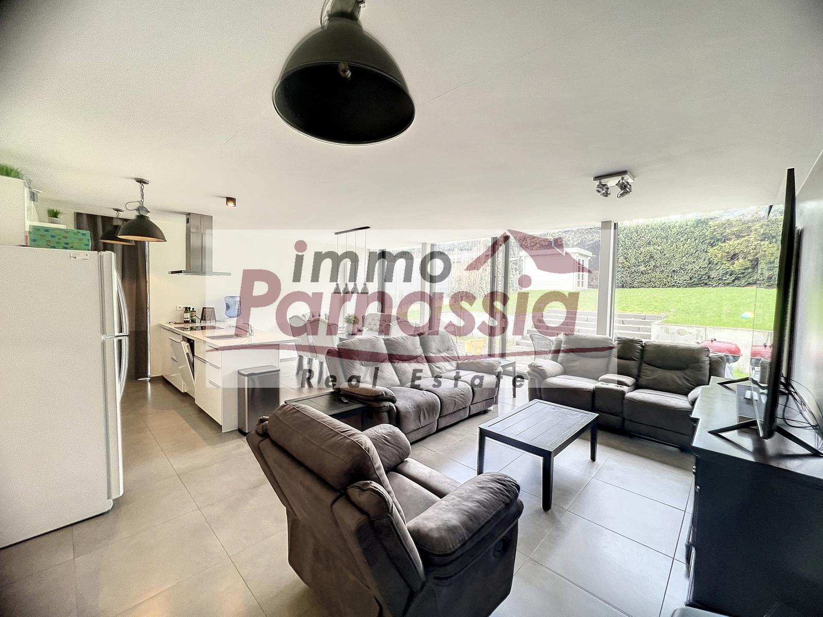 Volledig gerenoveerde villa in een residentiële wijk foto {{pictureIndex}}