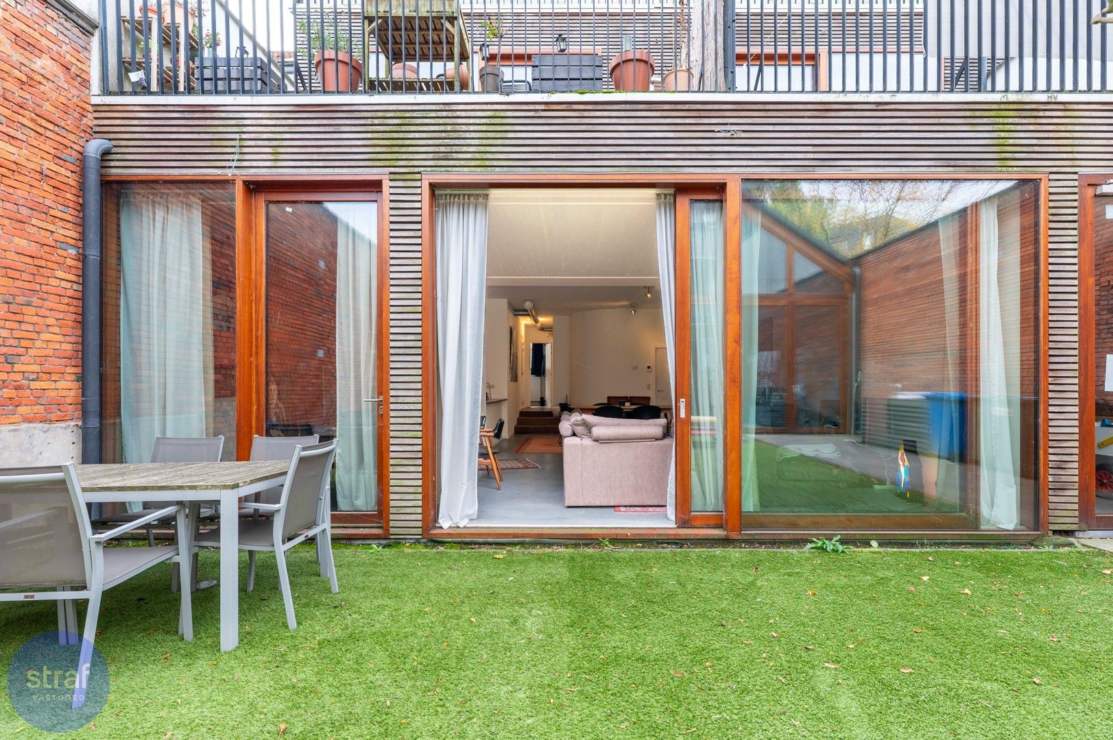 Modern appartement met open leefruimte en gezellige stadstuin in Berchem foto 7