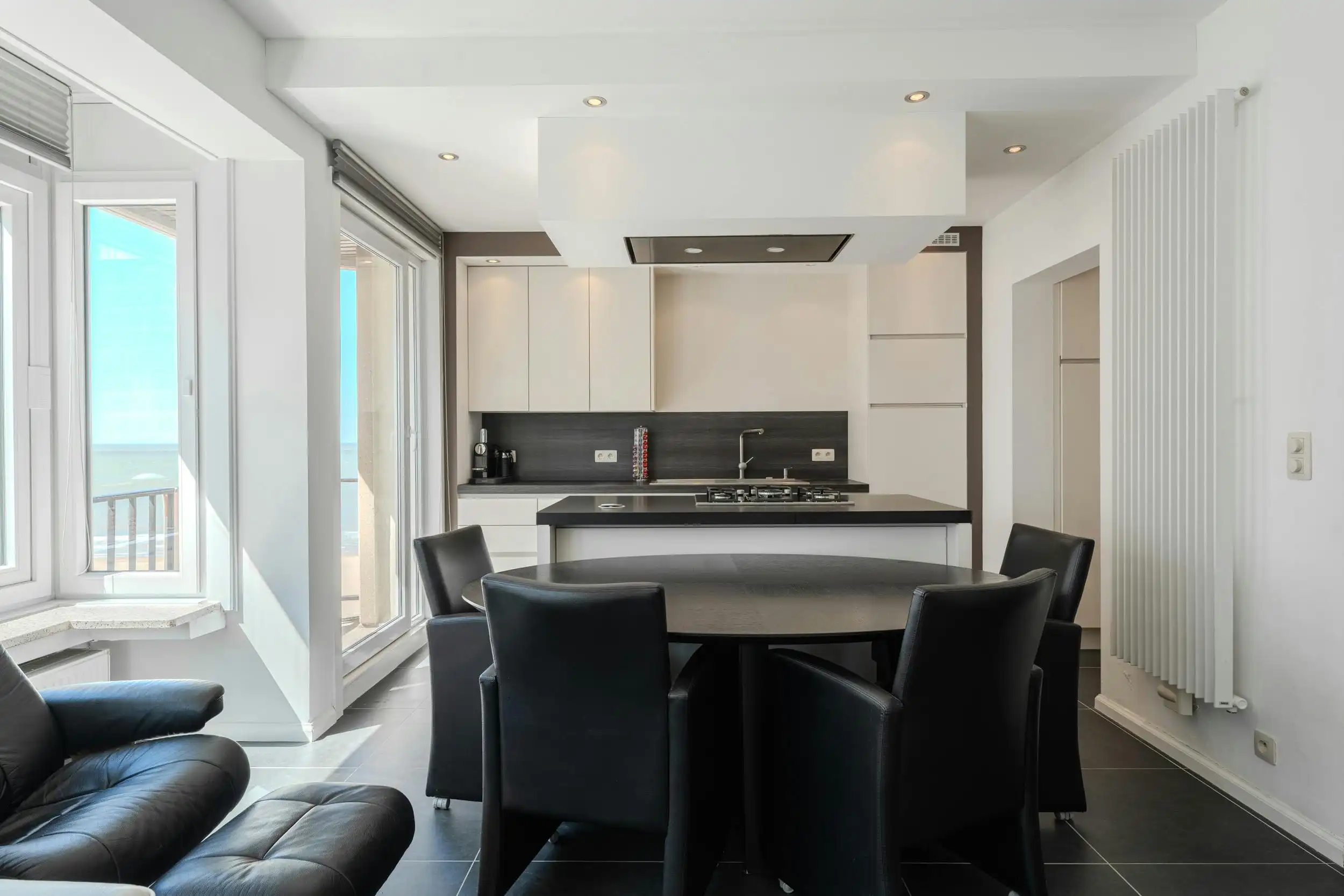 Instapklaar appartement met lateraal zeezicht te Mariakerke foto 9
