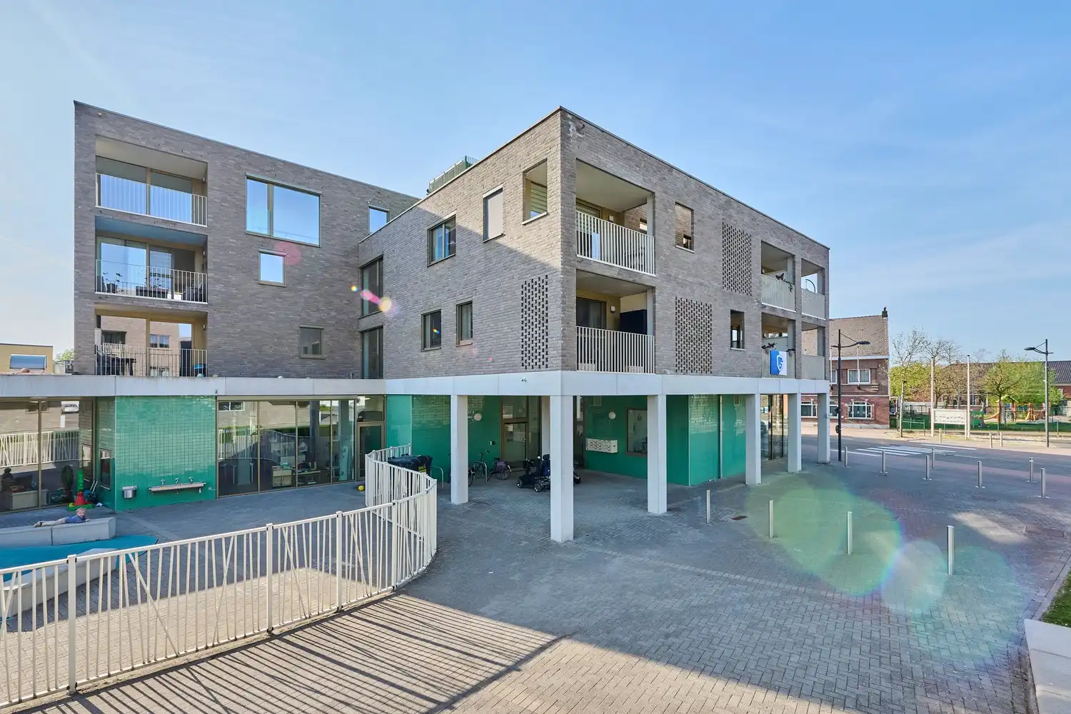 Ideaal gelegen serviceflat (tweede verdieping) met zongericht terras foto 18