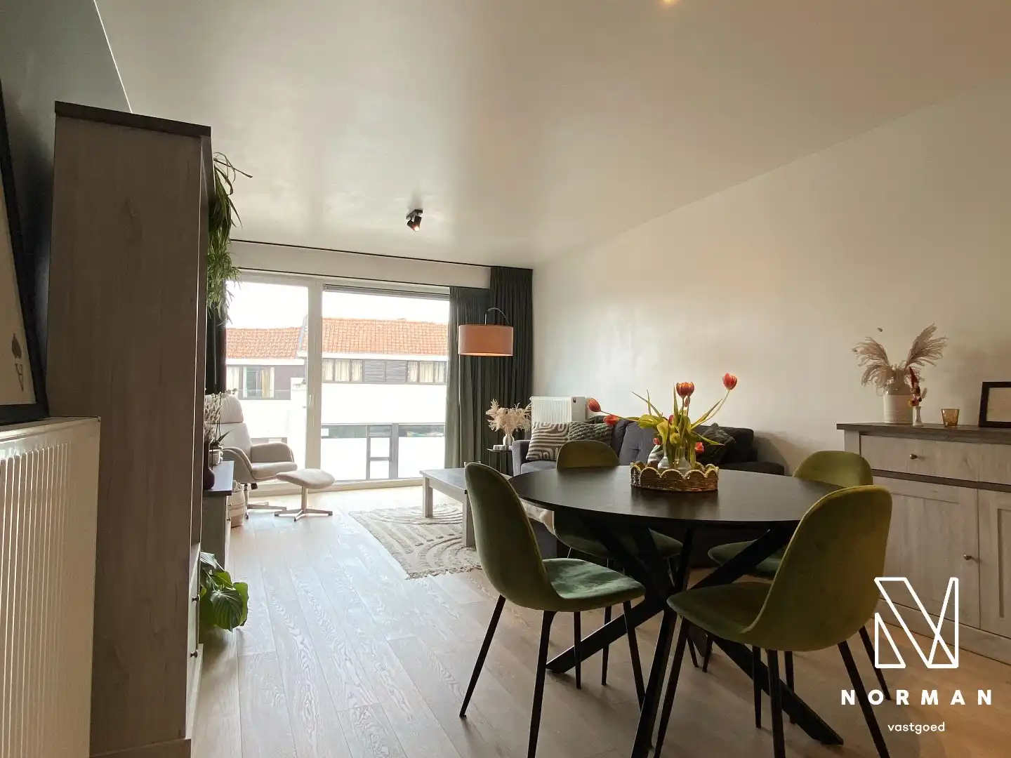 Recent 2-slaapkamer appartement nabij centrum van Harelbeke te huur foto 2